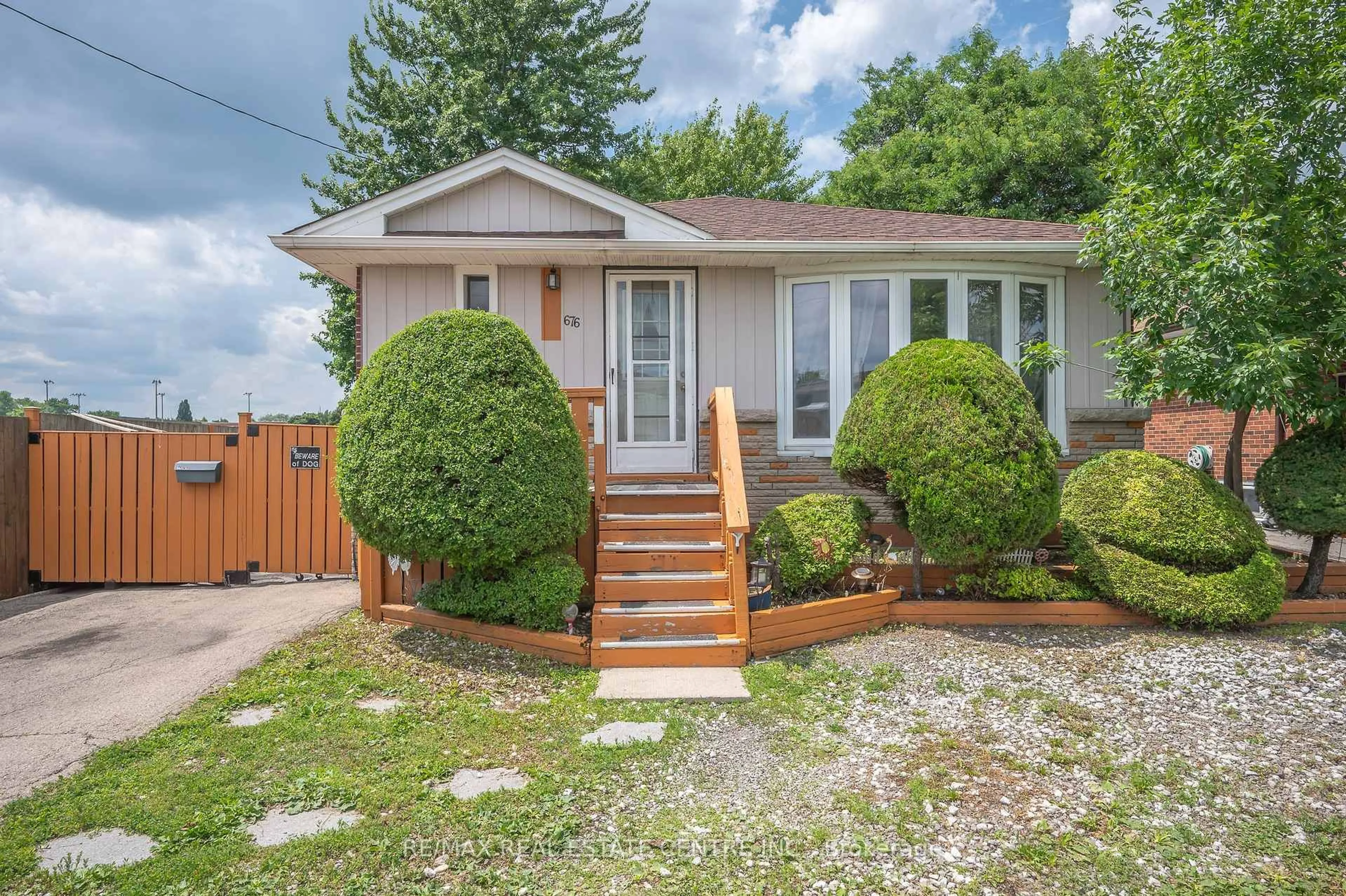 Home with vinyl exterior material, street for 676 Upper Wentworth St, Hamilton Ontario L9A 4V5