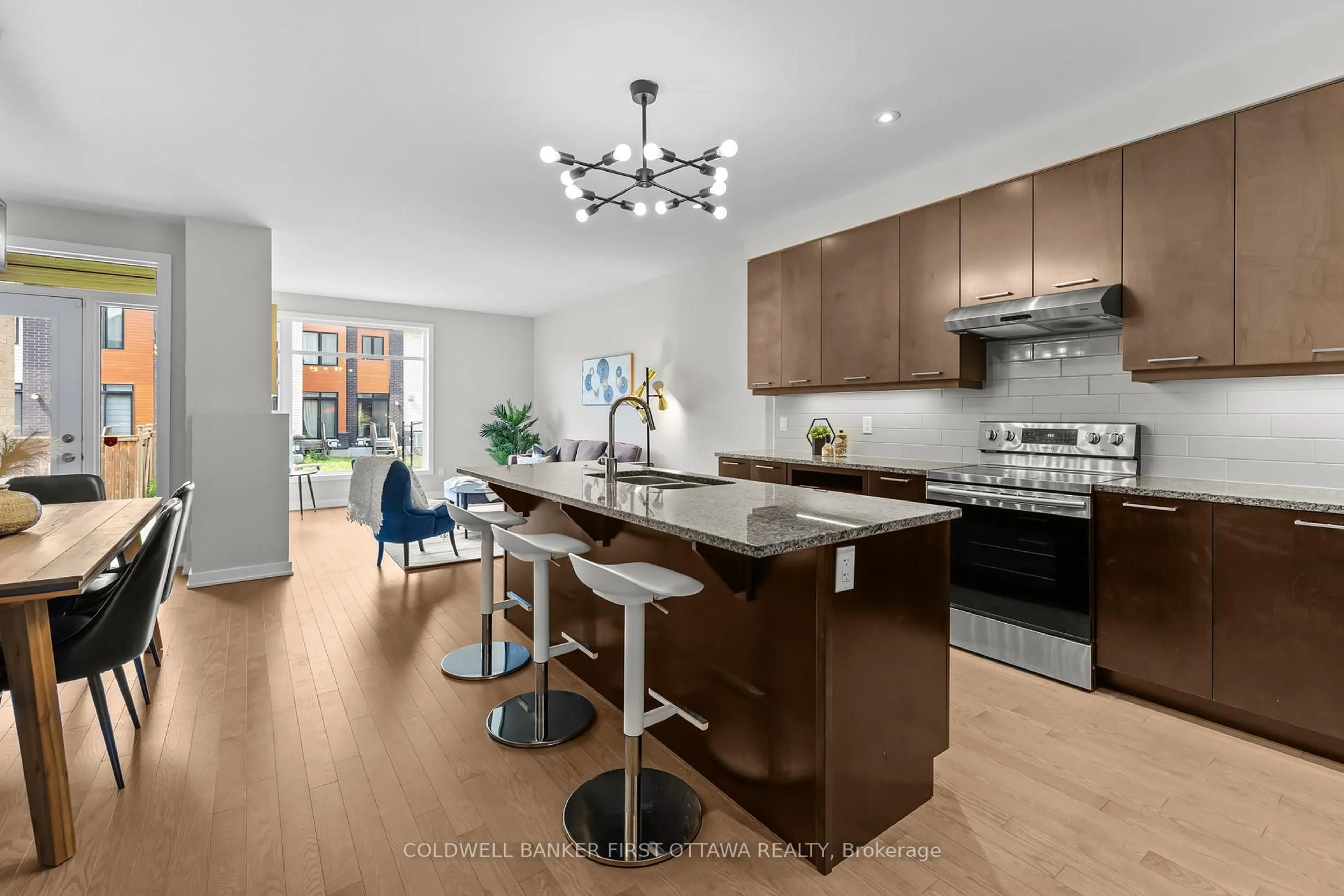 Open concept kitchen, unknown for 821 Quartet Ave, Ottawa Ontario K1X 0C4