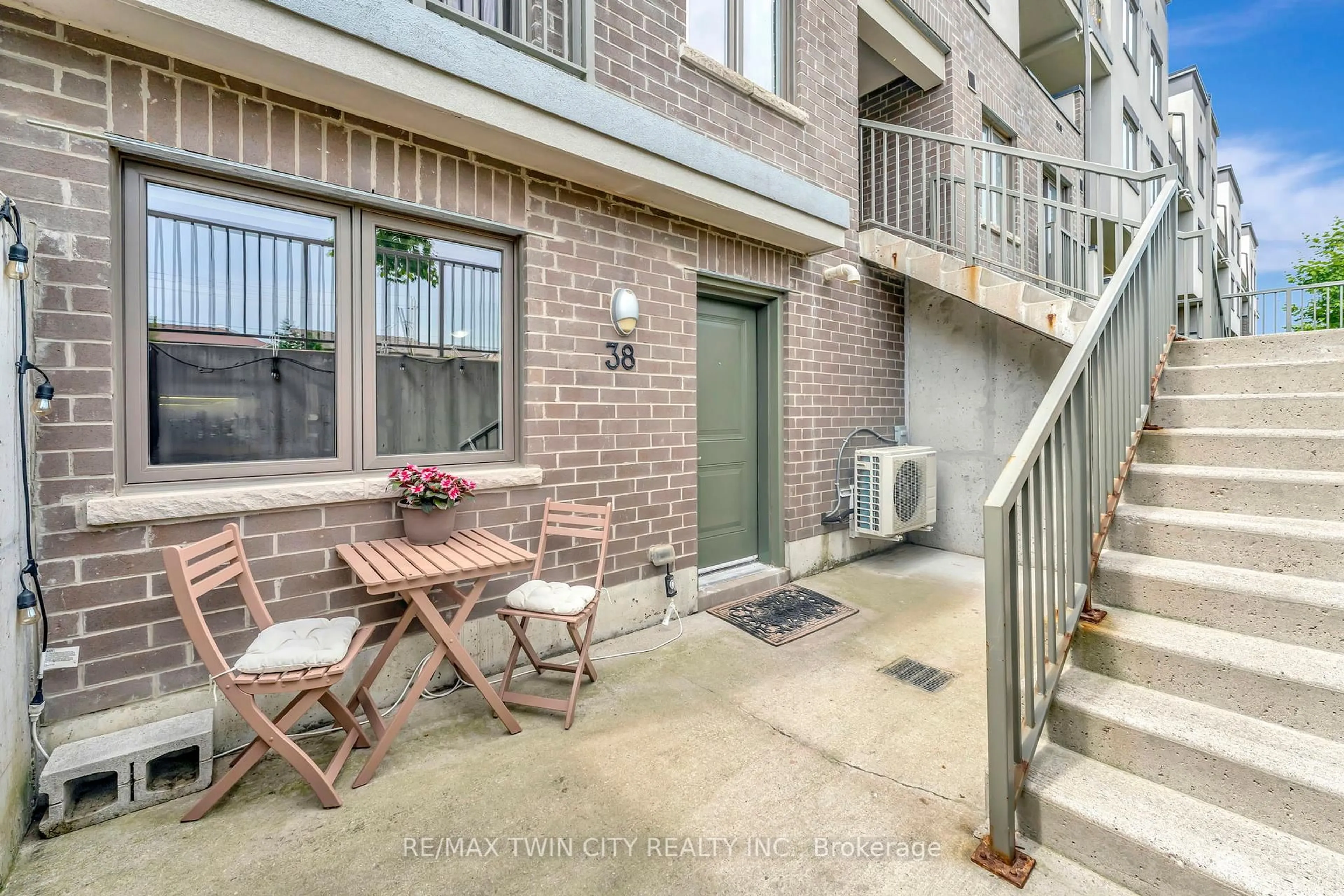 Patio, street for 350 Fisher Mills Rd #38, Cambridge Ontario N3C 0G8