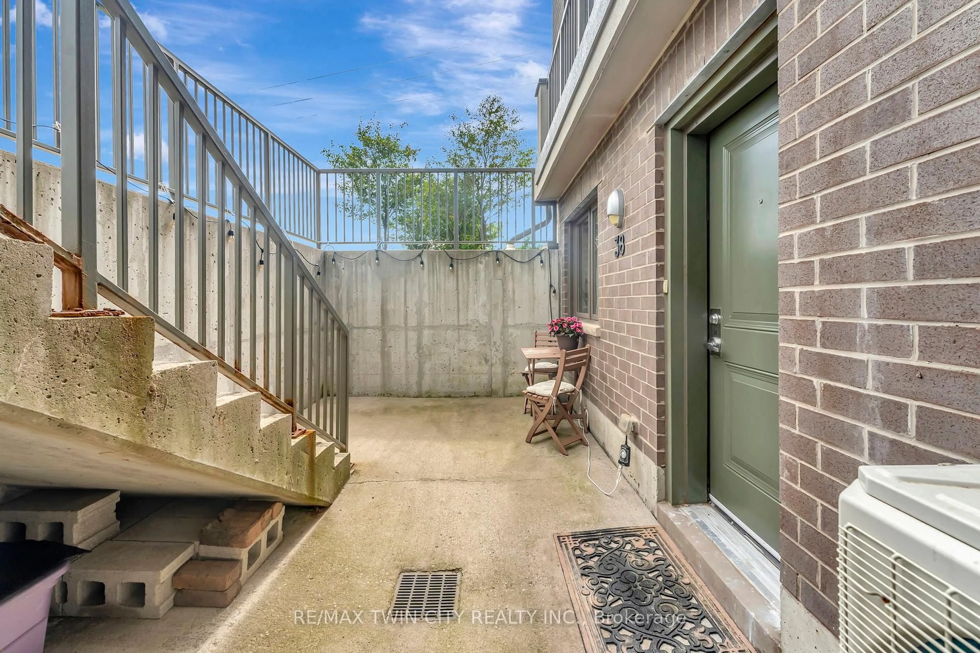 Patio, street for 350 Fisher Mills Rd #38, Cambridge Ontario N3C 0G8