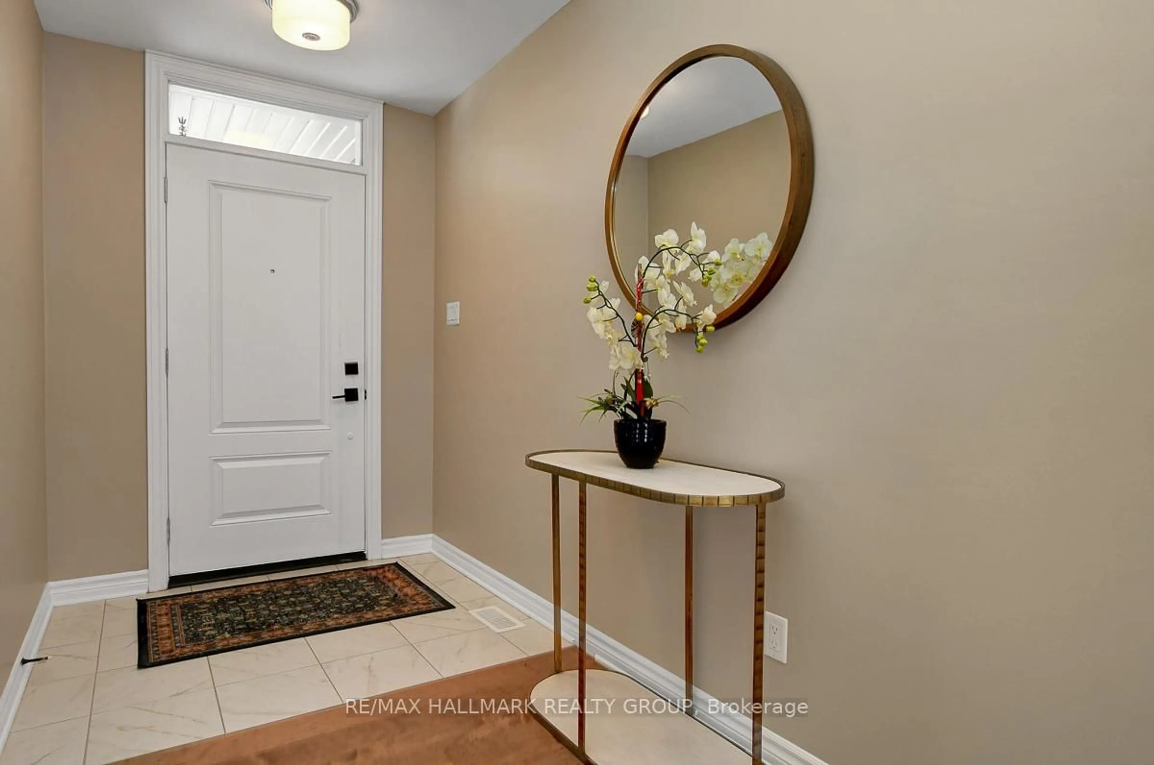 Indoor entryway for 594 Baie Des Castors St, Ottawa Ontario K4A 1E8