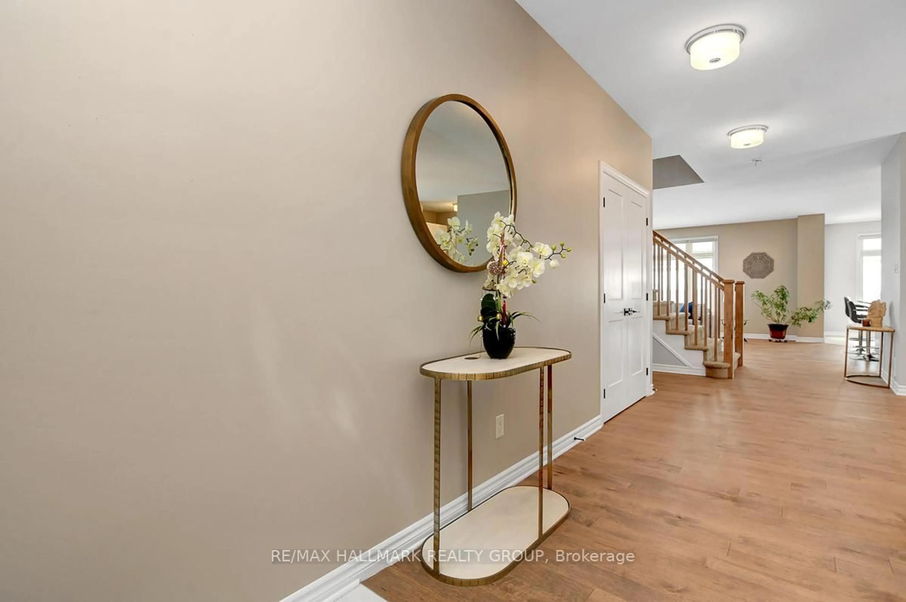 Indoor entryway for 594 Baie Des Castors St, Ottawa Ontario K4A 1E8