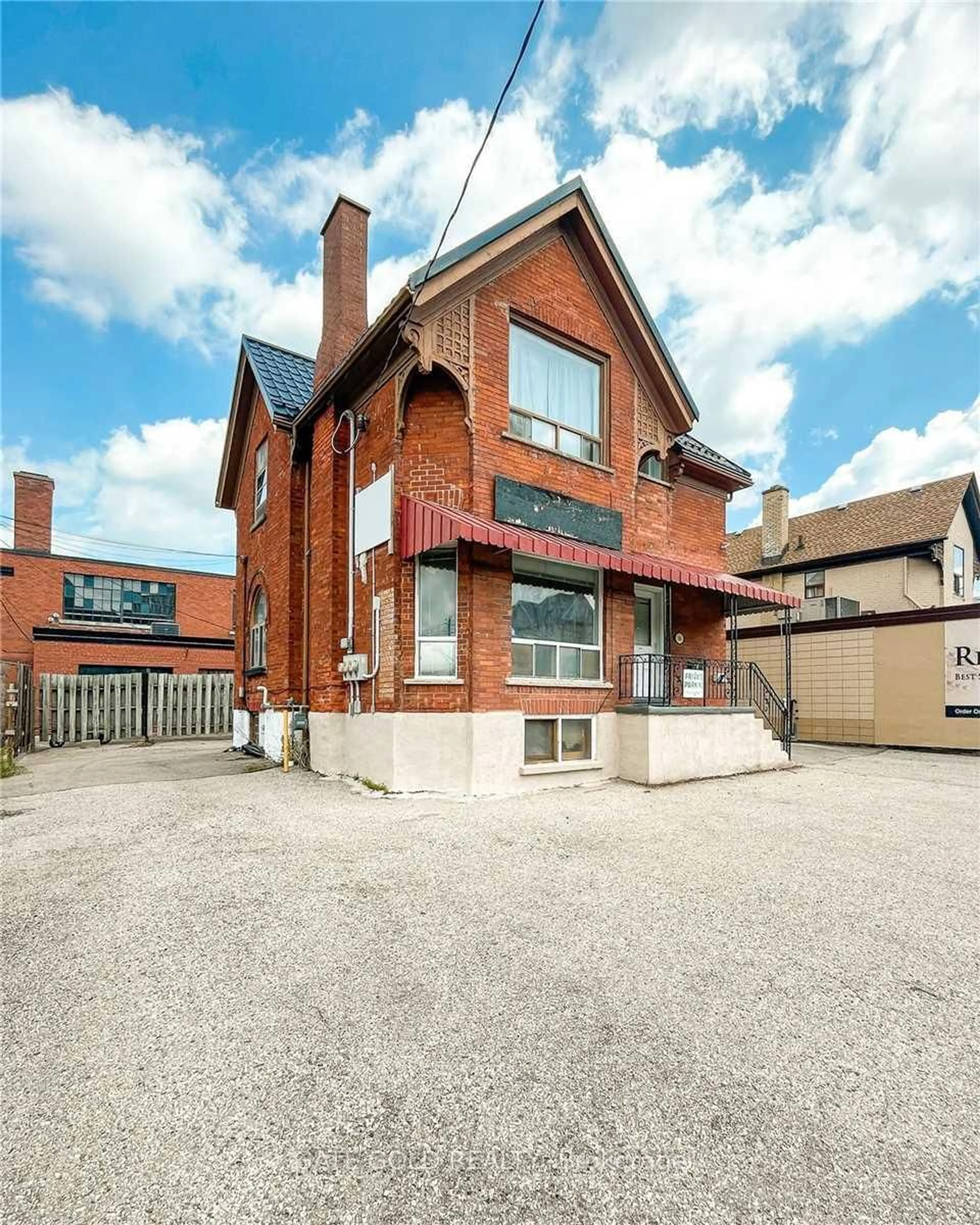 Unknown for 160 Victoria St, Kitchener Ontario N2H 5C6