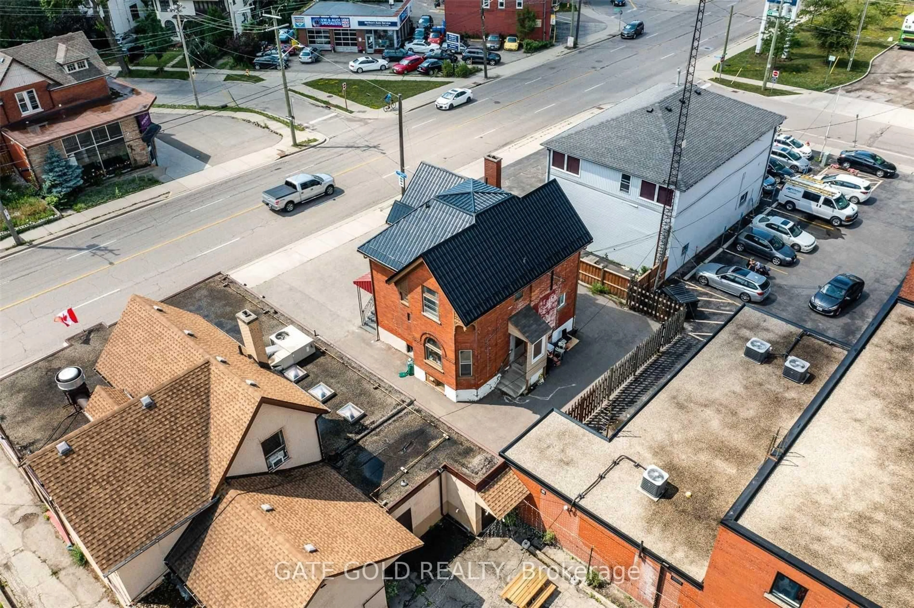 A pic from outside/outdoor area/front of a property/back of a property/a pic from drone, unknown for 160 Victoria St, Kitchener Ontario N2H 5C6