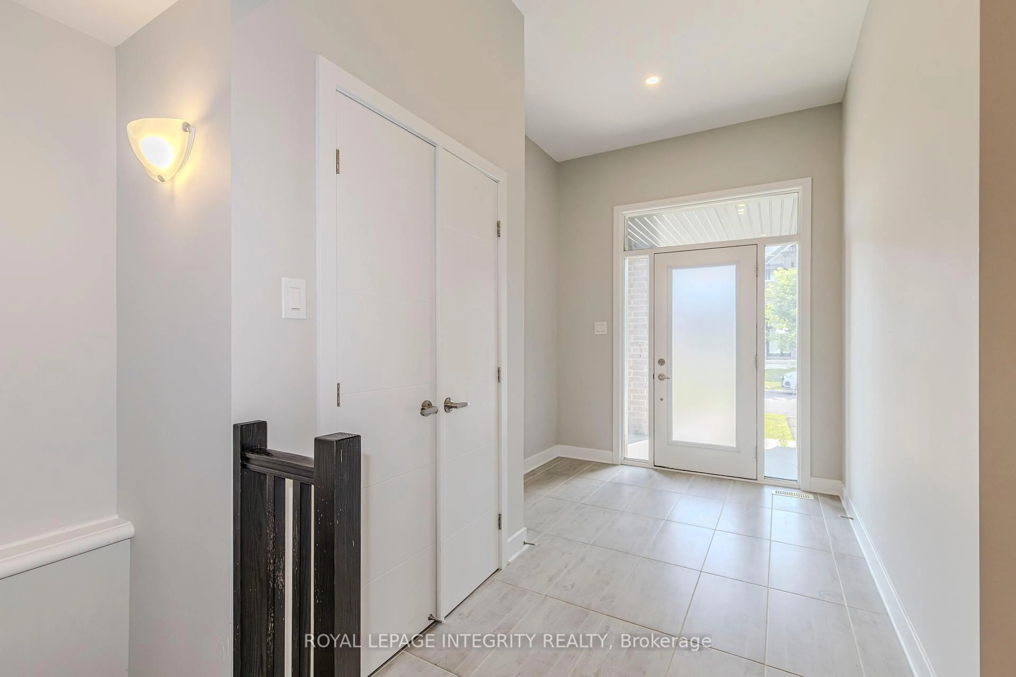 Indoor entryway for 710 TWIST Way, Ottawa Ontario K2V 0M8