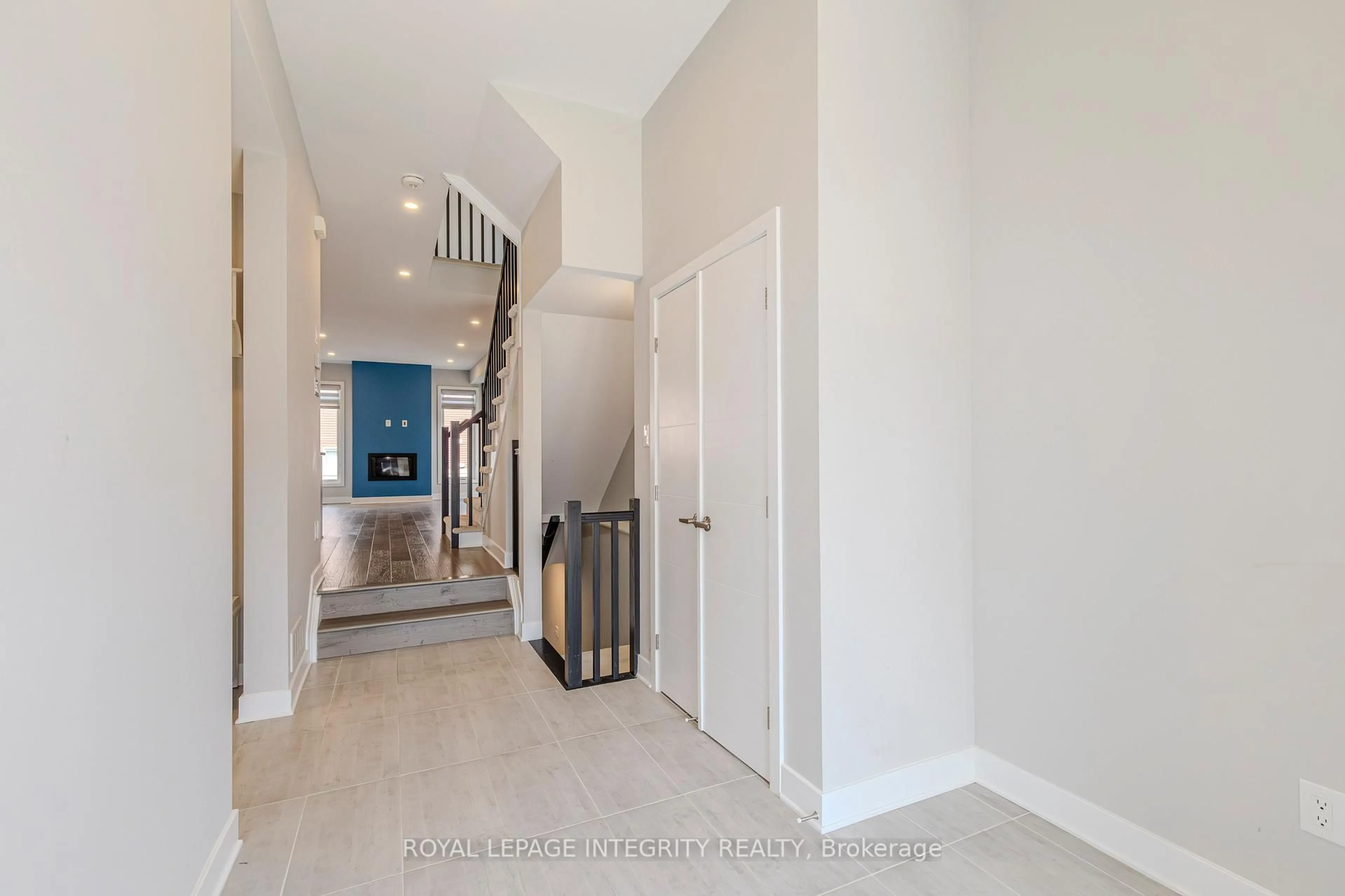 Indoor entryway for 710 TWIST Way, Ottawa Ontario K2V 0M8