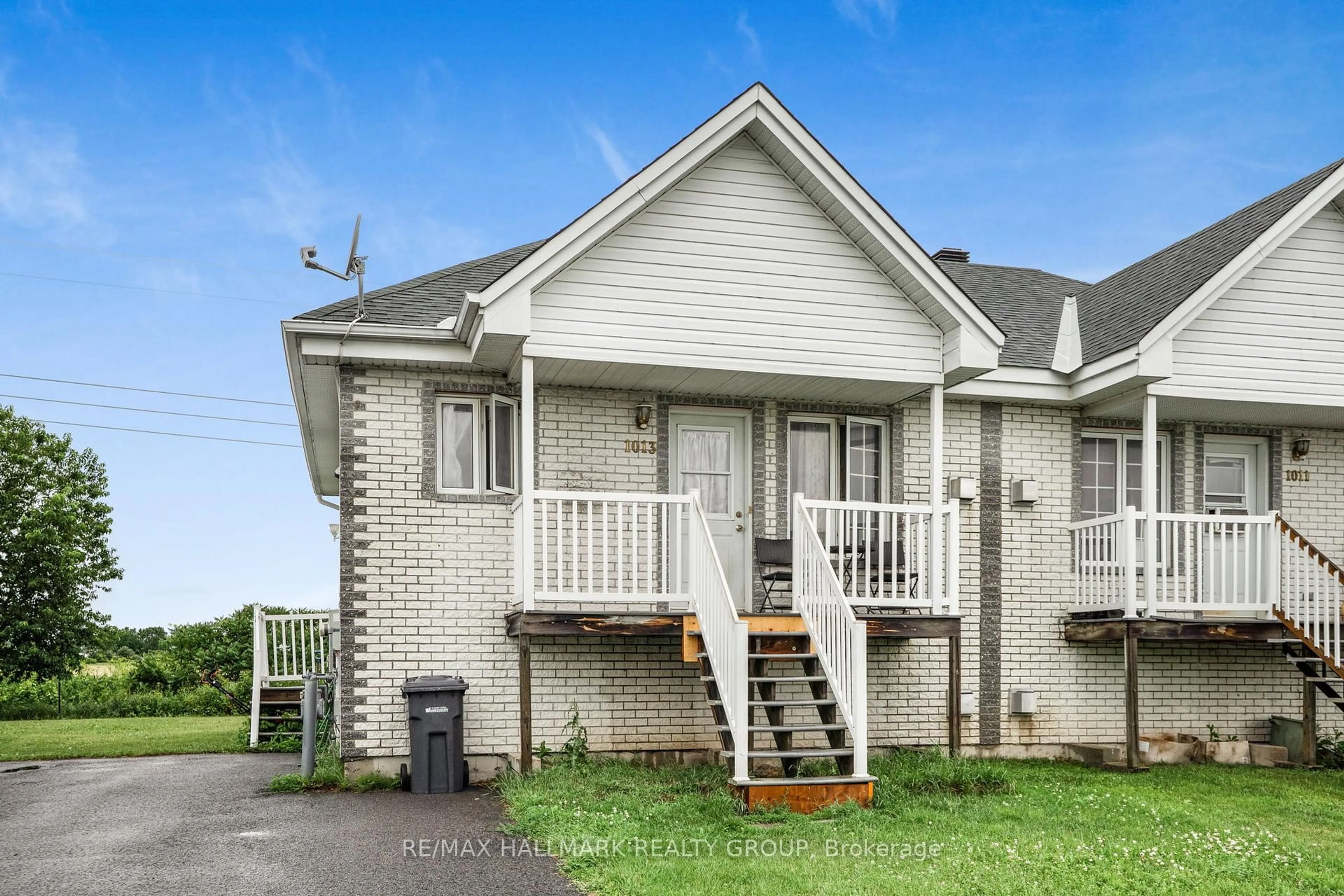Home with vinyl exterior material, unknown for 1013 Jacynthe St, Hawkesbury Ontario K6A 3V9
