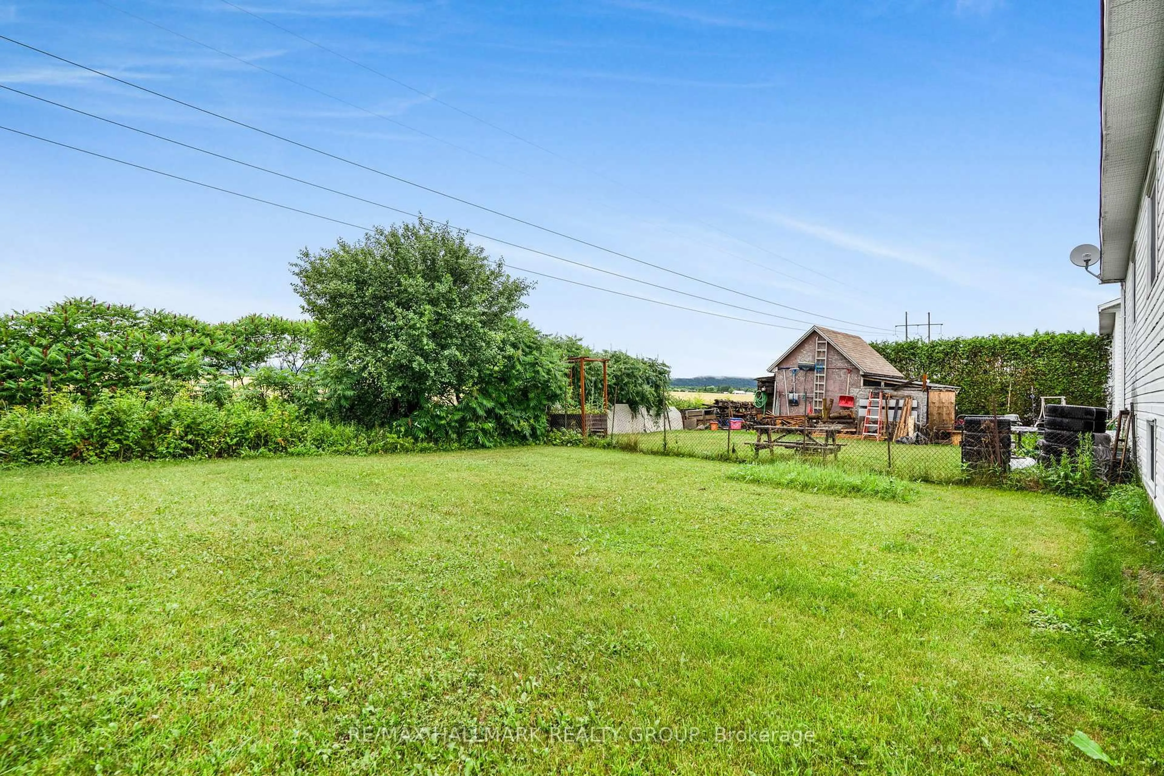A pic from outside/outdoor area/front of a property/back of a property/a pic from drone, unknown for 1013 Jacynthe St, Hawkesbury Ontario K6A 3V9