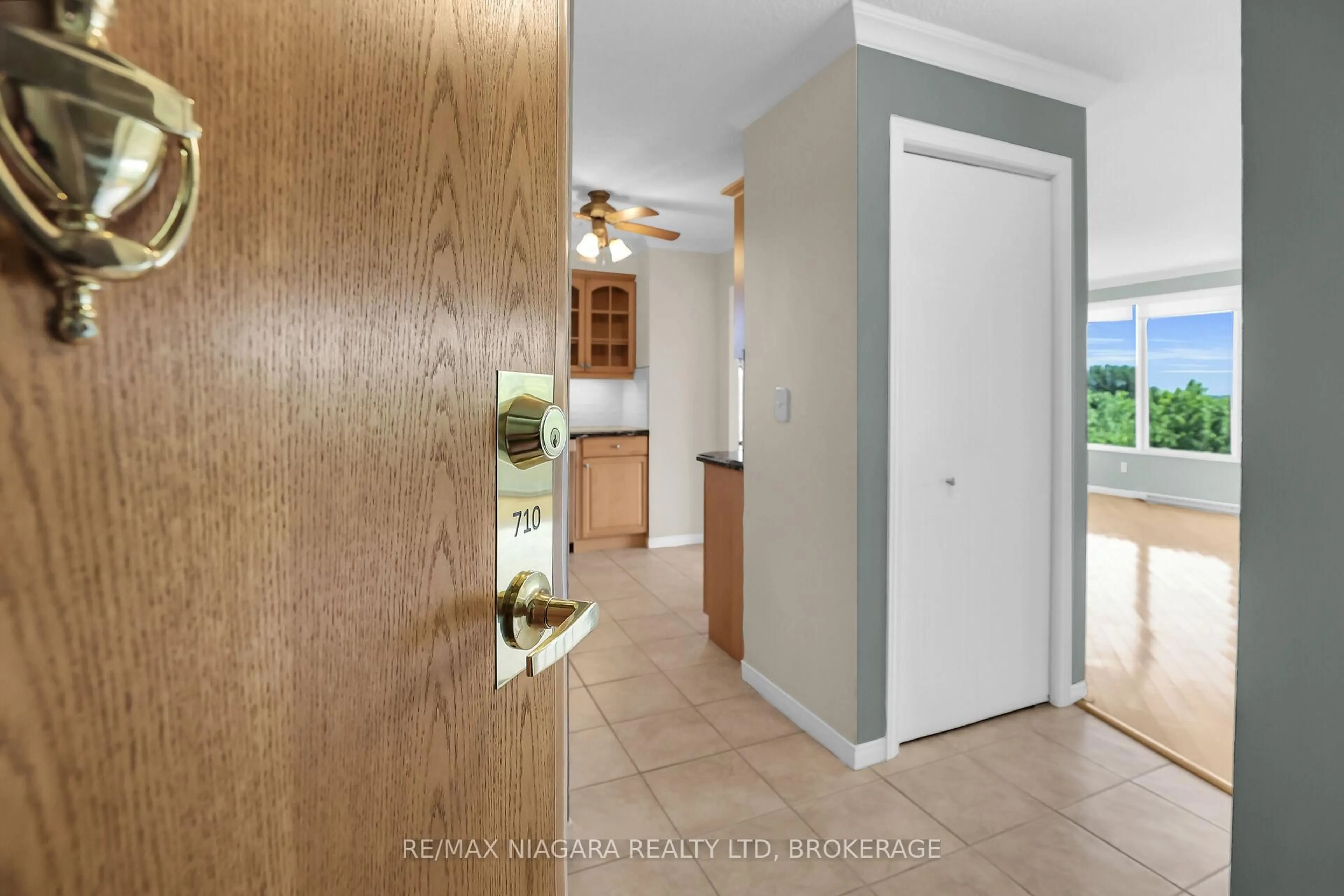 Indoor entryway for 81 Scott St #710, St. Catharines Ontario L2N 7L5