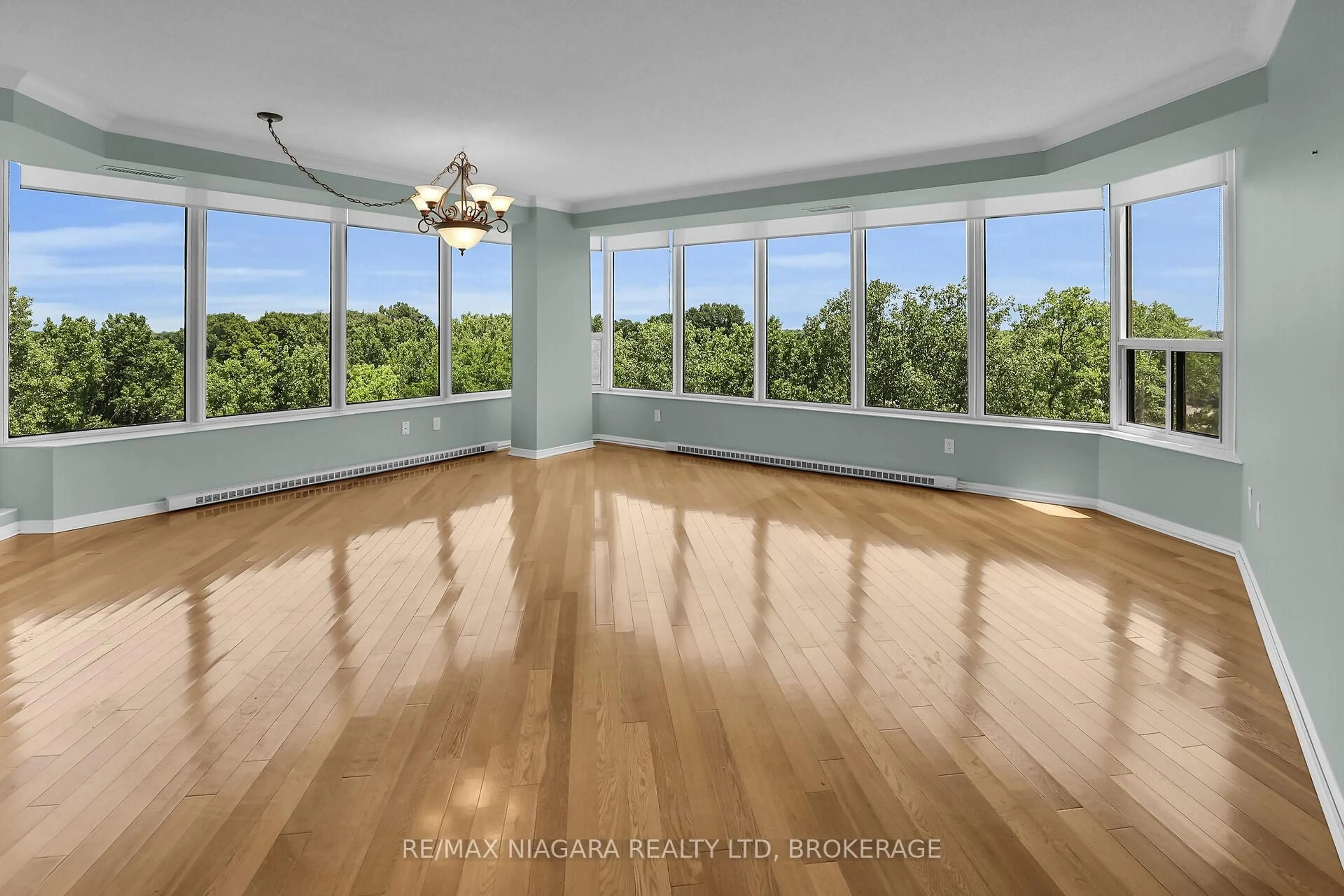 A pic of a room for 81 Scott St #710, St. Catharines Ontario L2N 7L5