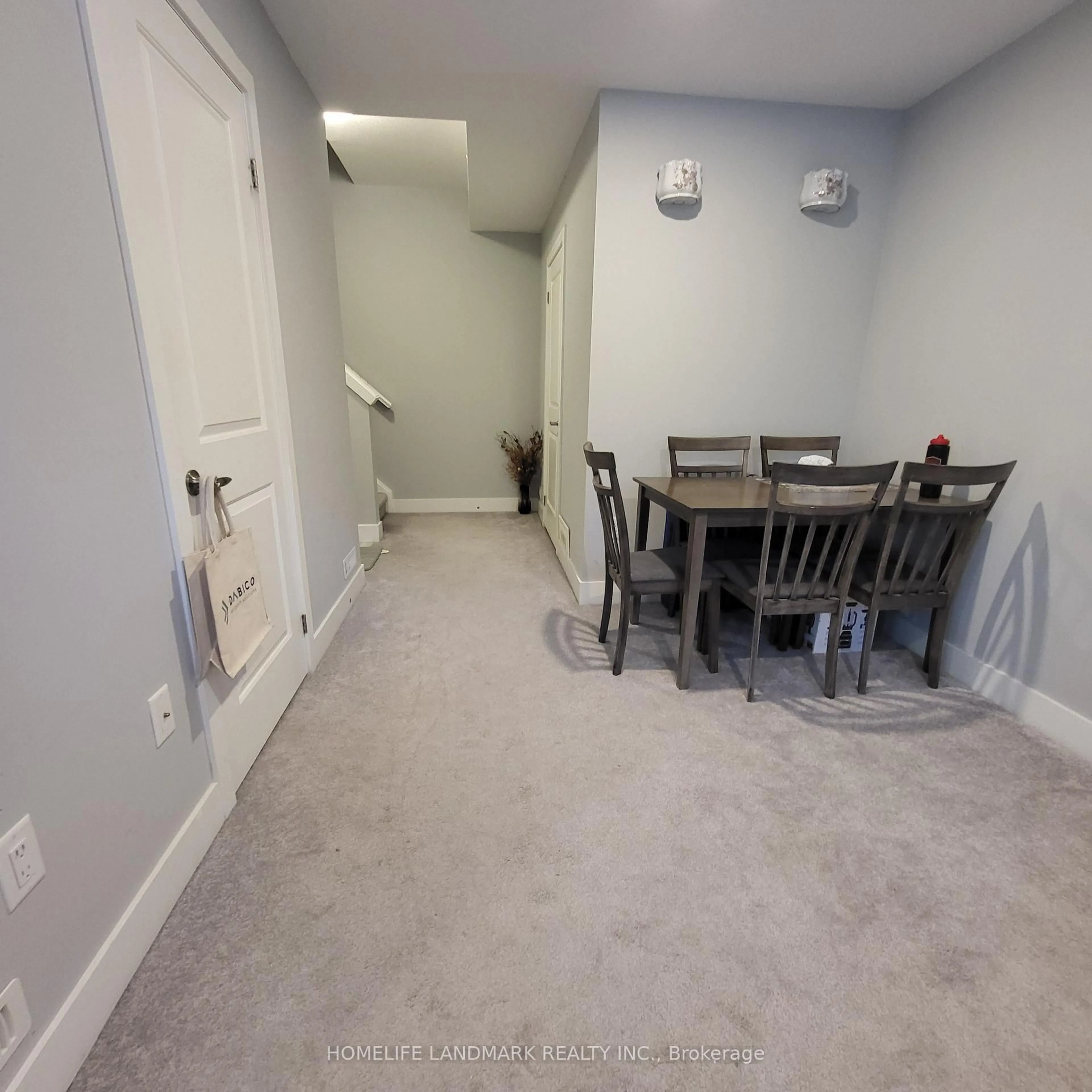A pic of a room for 1960 Dalmagarry Rd #60, London North Ontario N6G 0T8