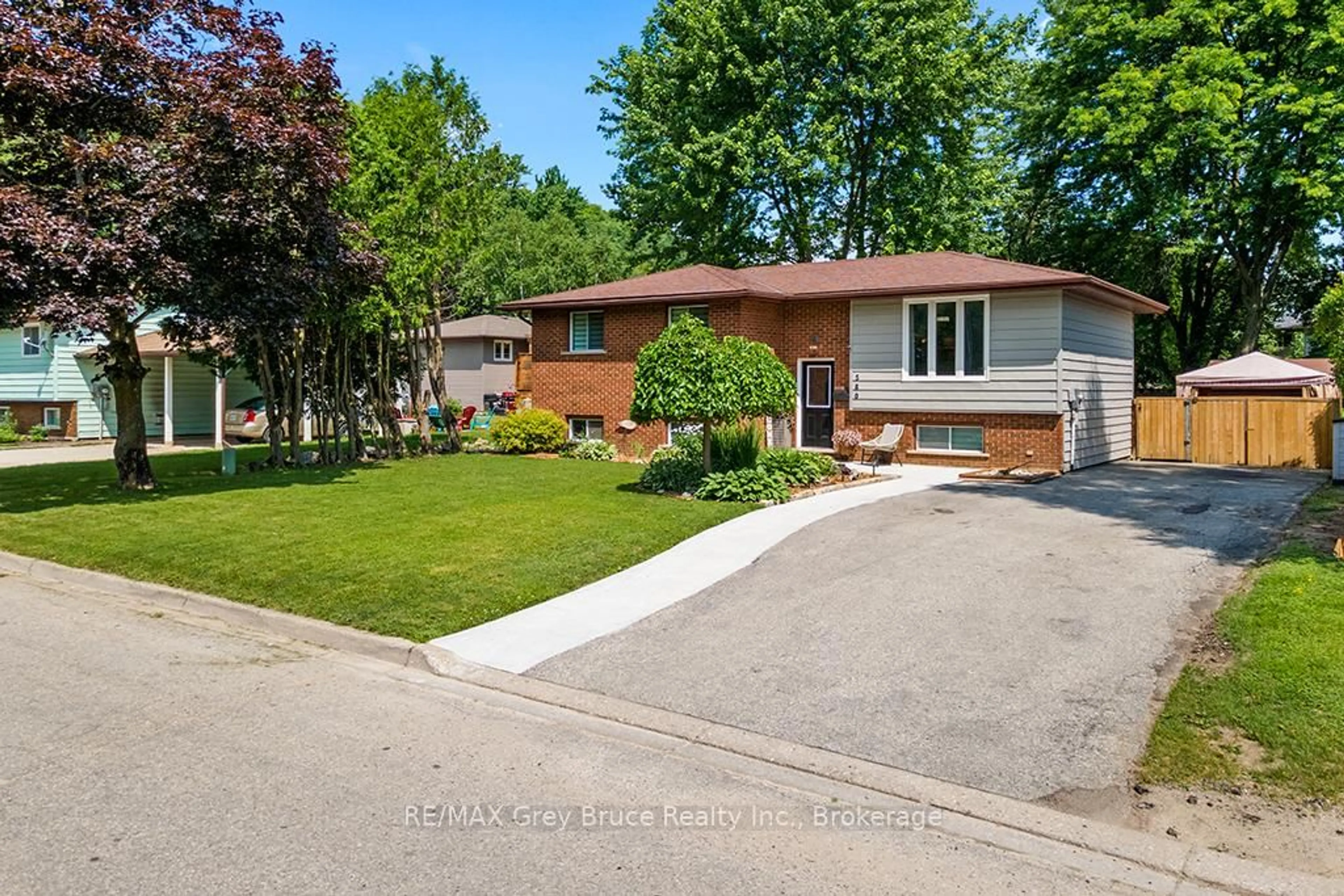 Unknown for 580 2nd  A St, Owen Sound Ontario N4K 6H4