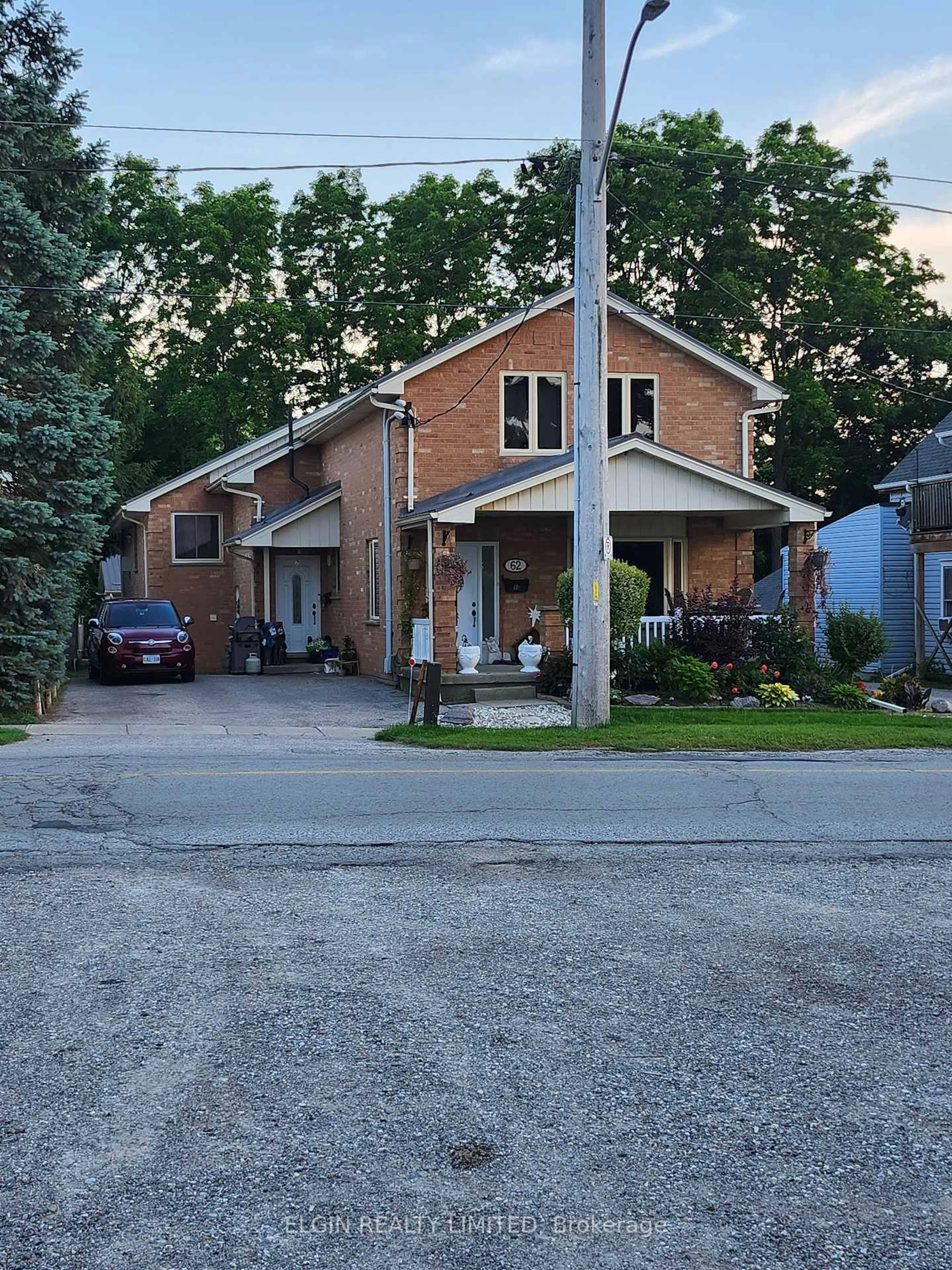 A pic from outside/outdoor area/front of a property/back of a property/a pic from drone, street for 62 Talbot St, St. Thomas Ontario N5P 1A4