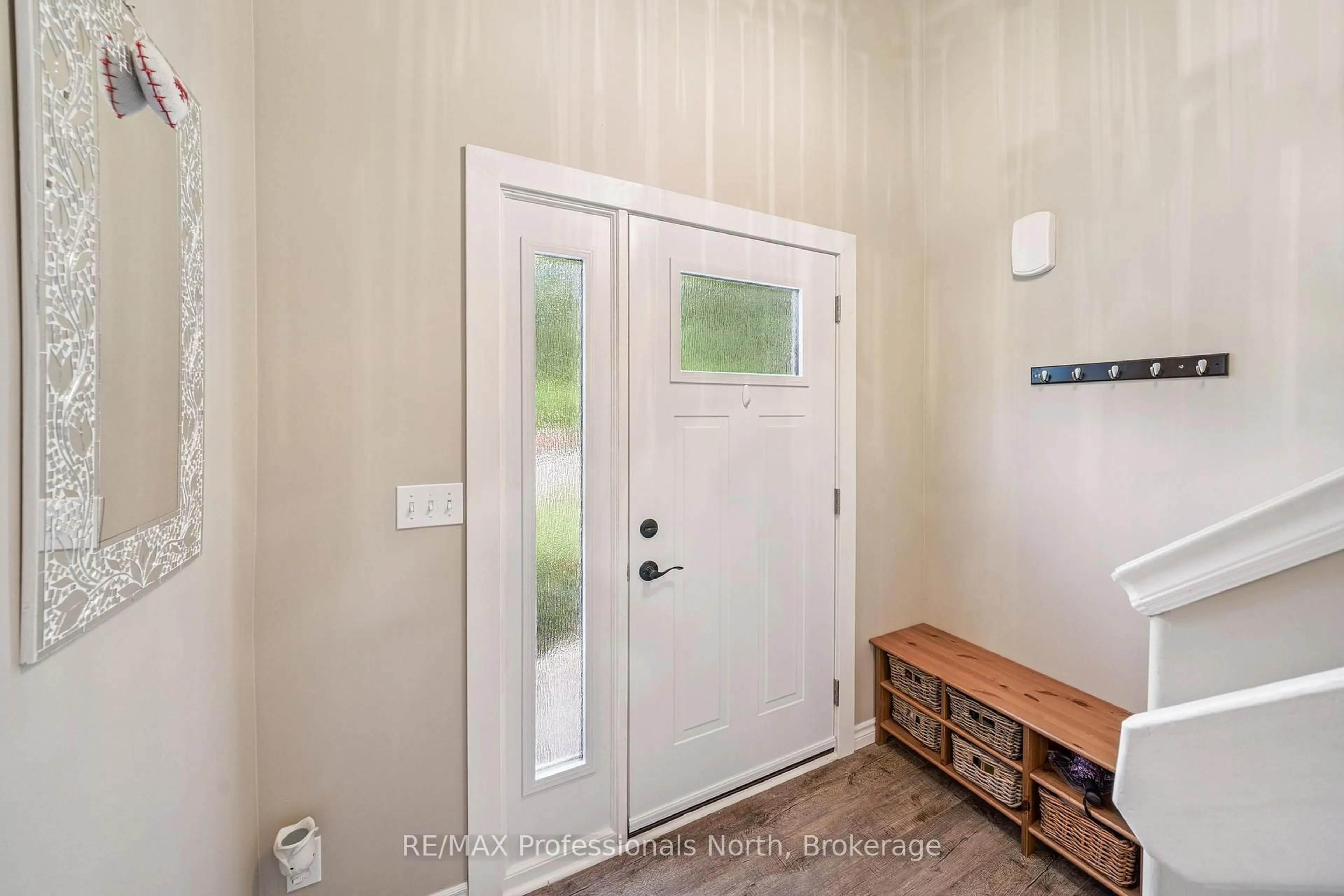 Indoor entryway for 57 Yonge St, Huntsville Ontario P1H 1T8