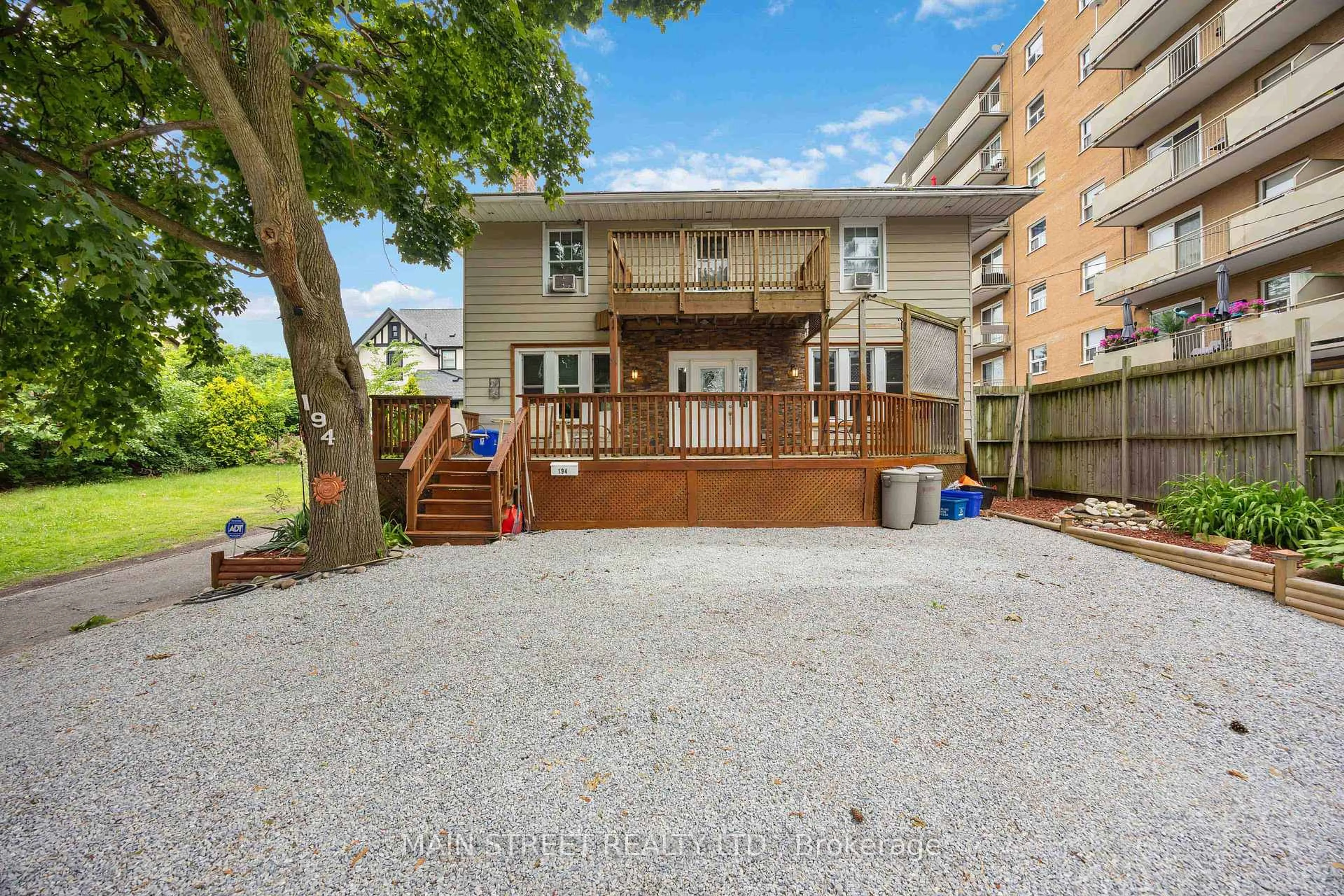 Patio, unknown for 194 London Rd, Sarnia Ontario N7T 4V5