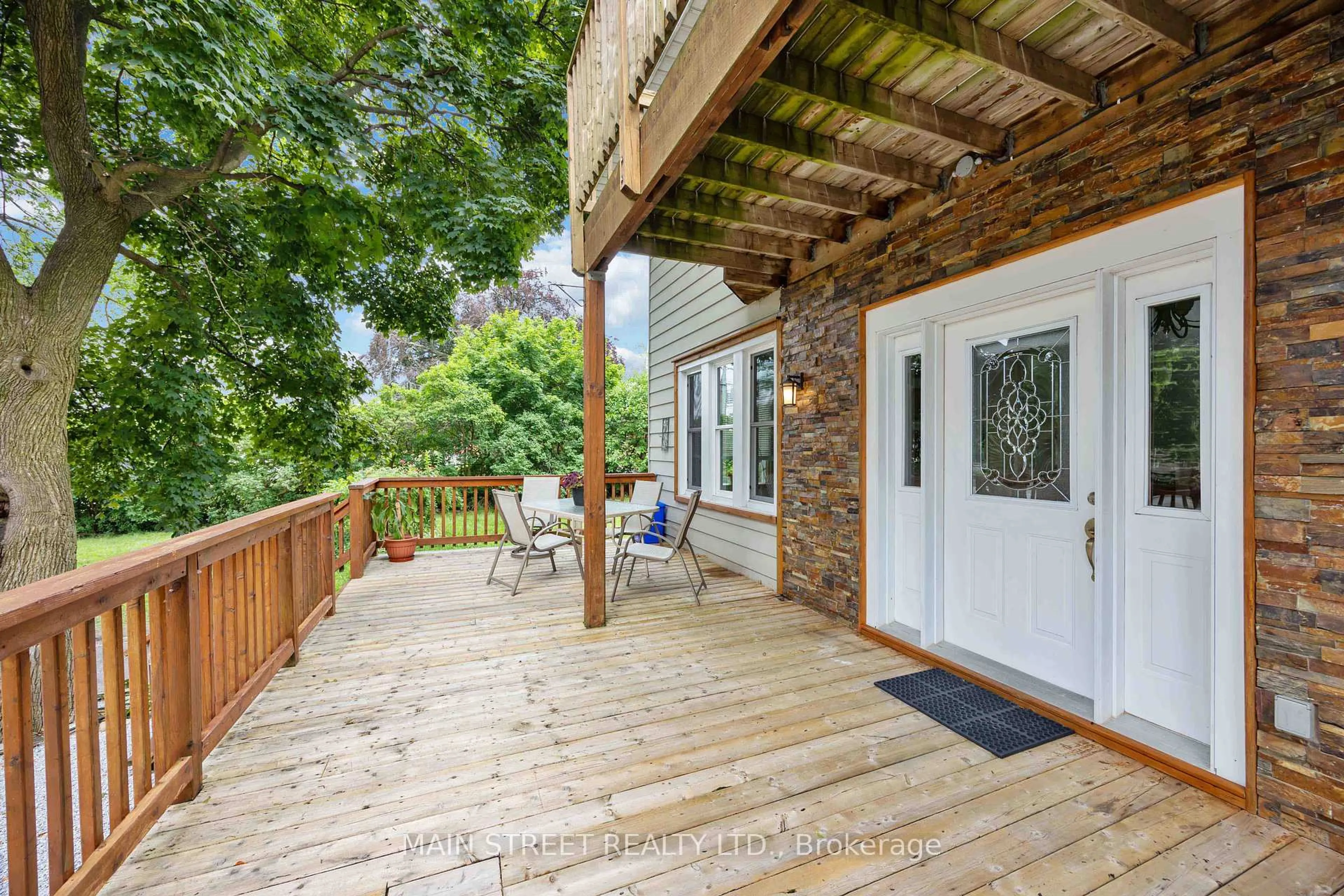 Patio, unknown for 194 London Rd, Sarnia Ontario N7T 4V5