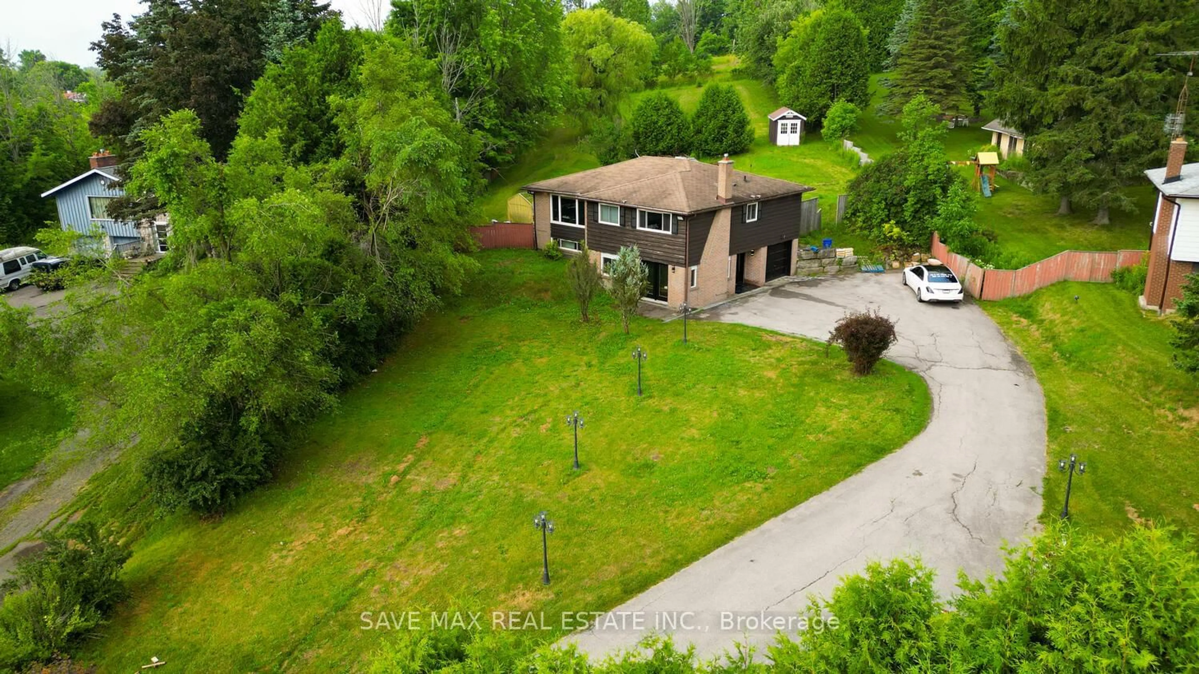 A pic from outside/outdoor area/front of a property/back of a property/a pic from drone, unknown for 5172 Trafalgar Rd, Erin Ontario N0B 1T0