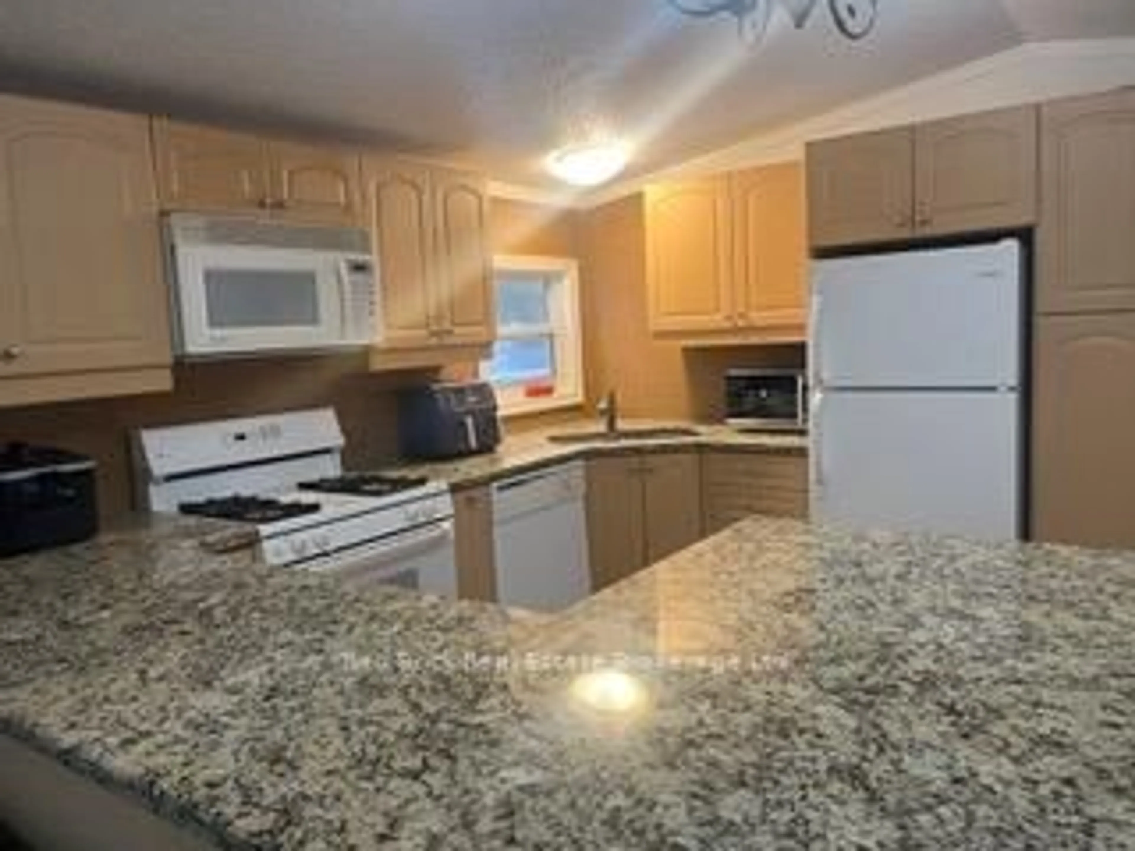 Standard kitchen, unknown for 6 Lane St, Centre Wellington Ontario N1M 2W5