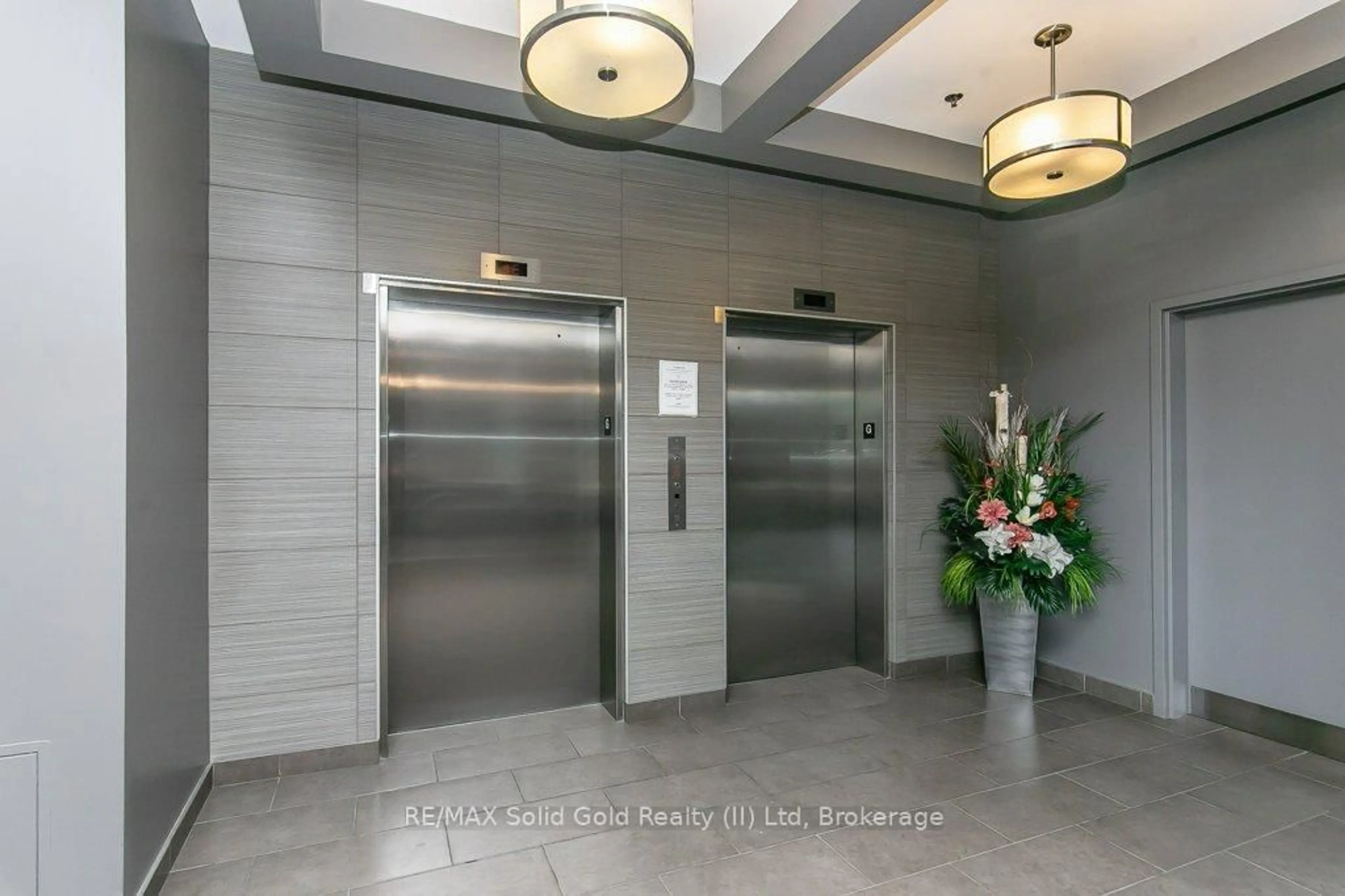 Indoor foyer for 191 King St #501, Waterloo Ontario N2J 1R1