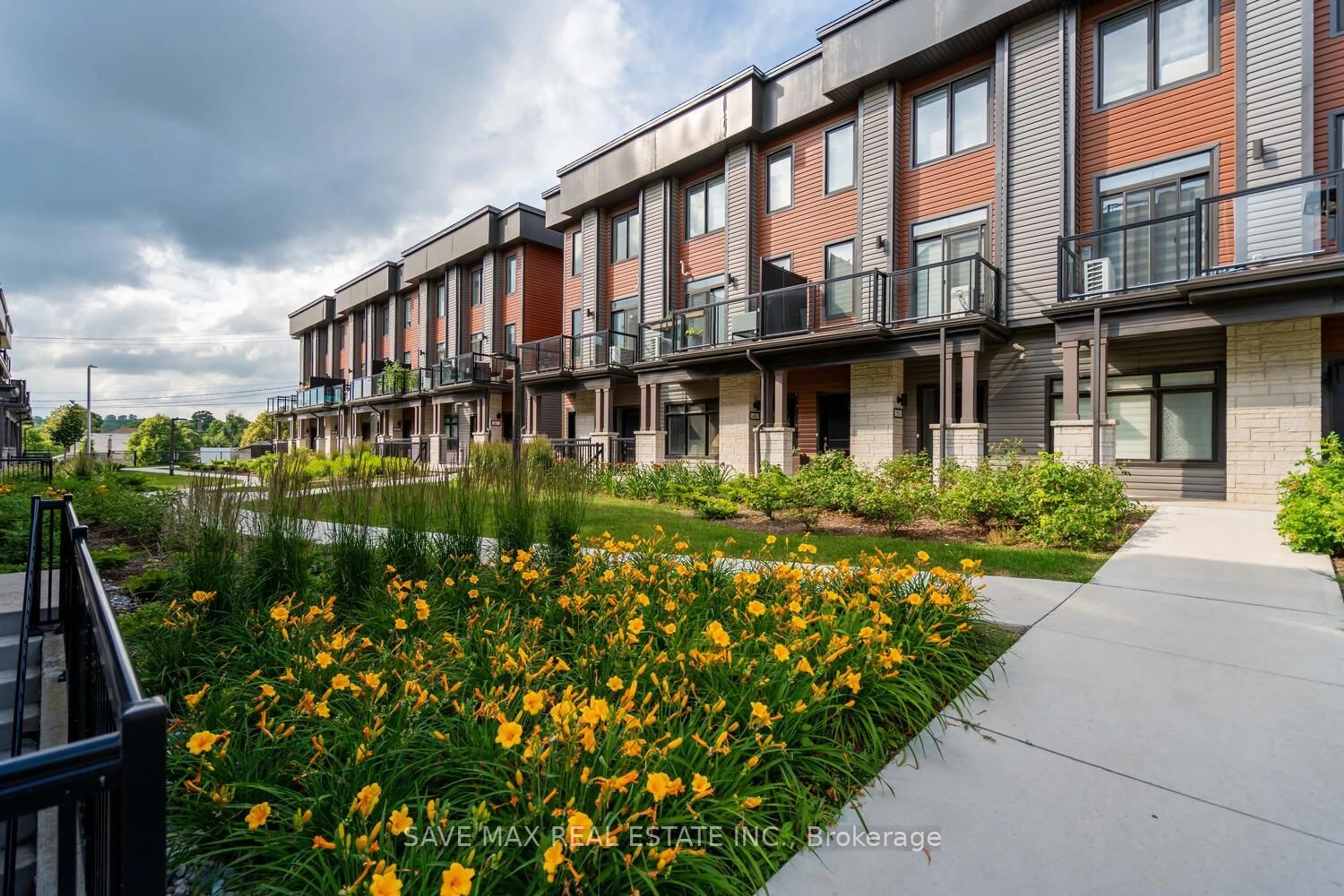 Patio, street for 2 Willow St #46, Brant Ontario N3L 0K7