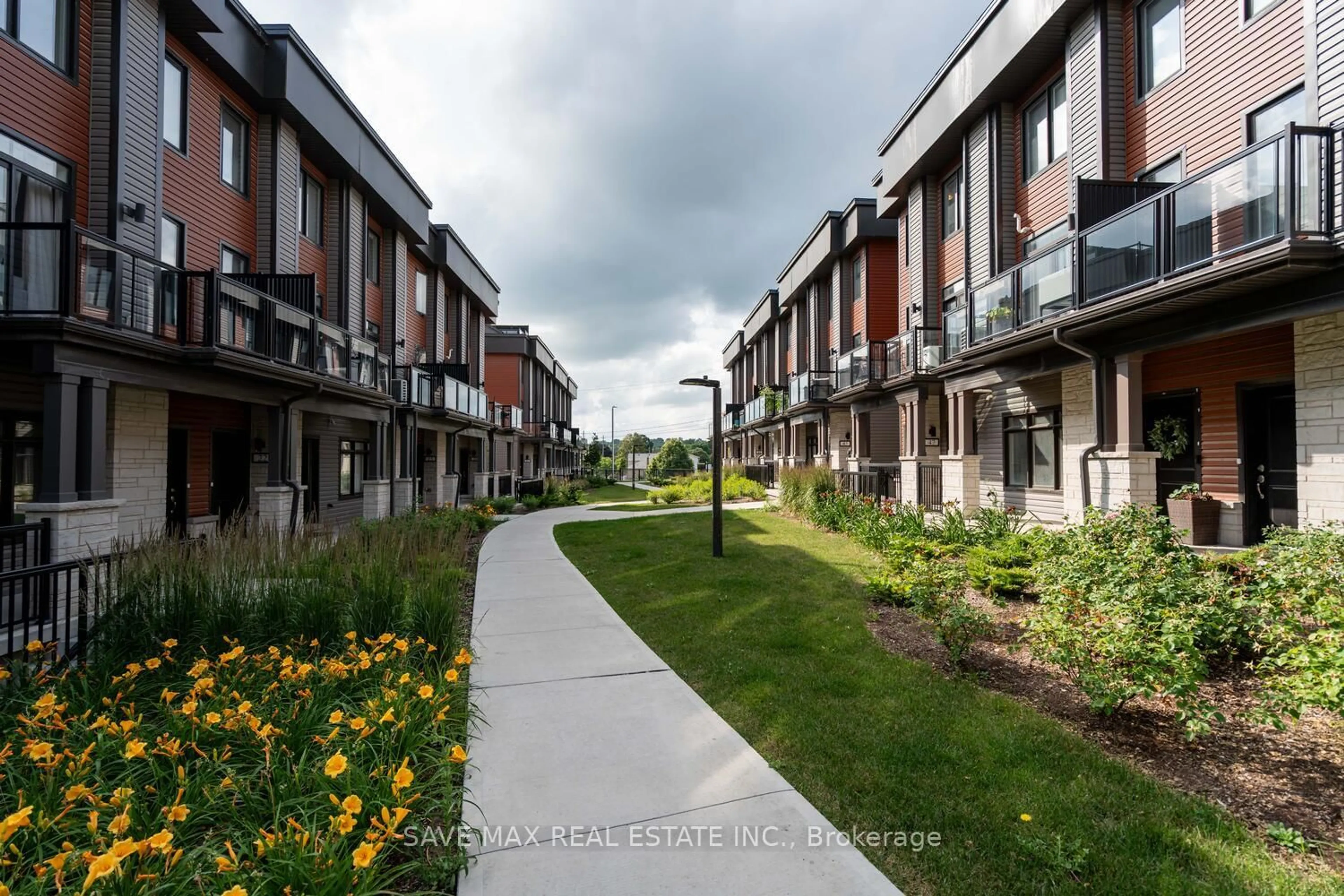 Patio, street for 2 Willow St #46, Brant Ontario N3L 0K7