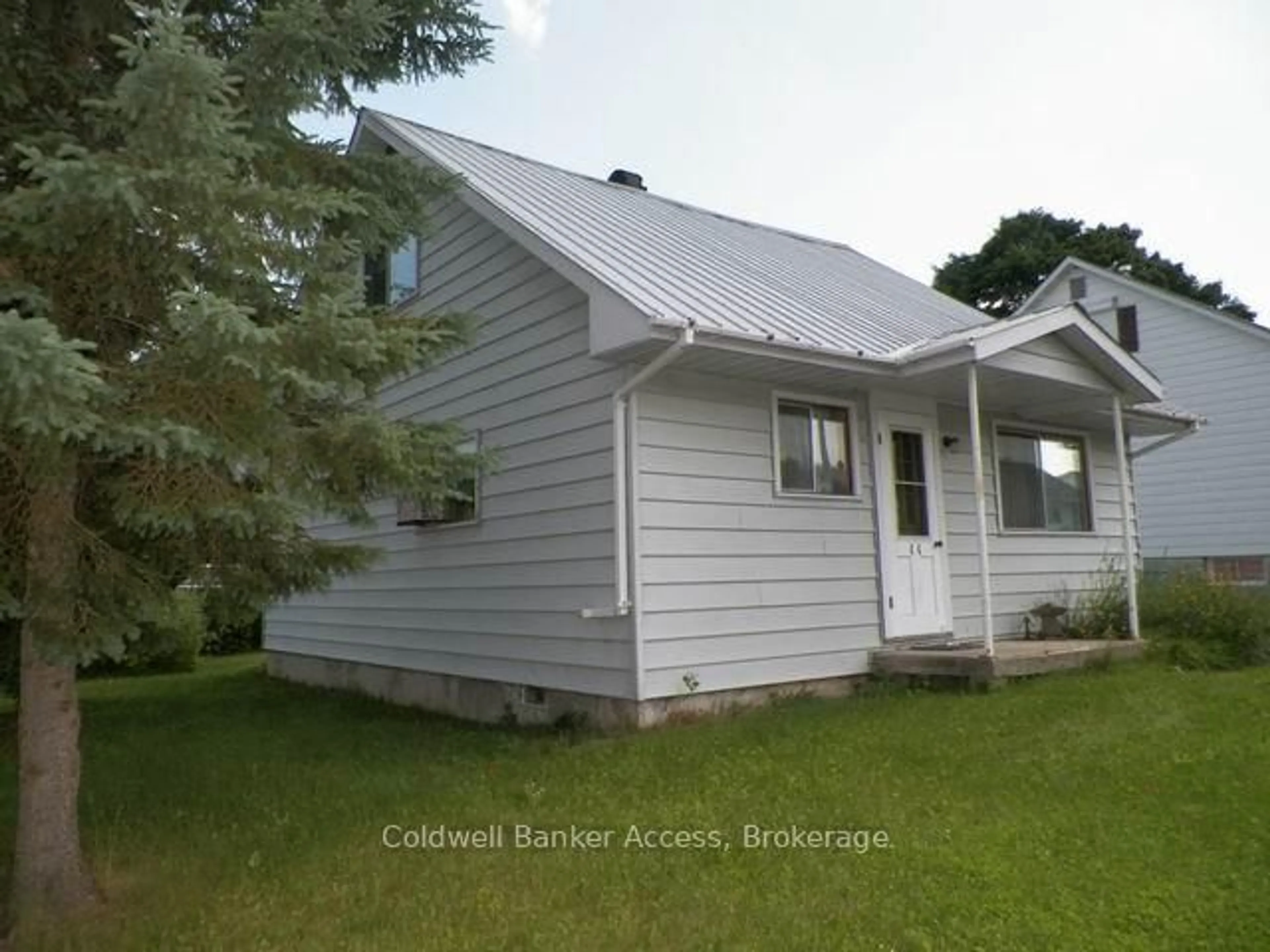 Home with vinyl exterior material, street for 11 Laurentian St, Deep River Ontario K0J 1P0