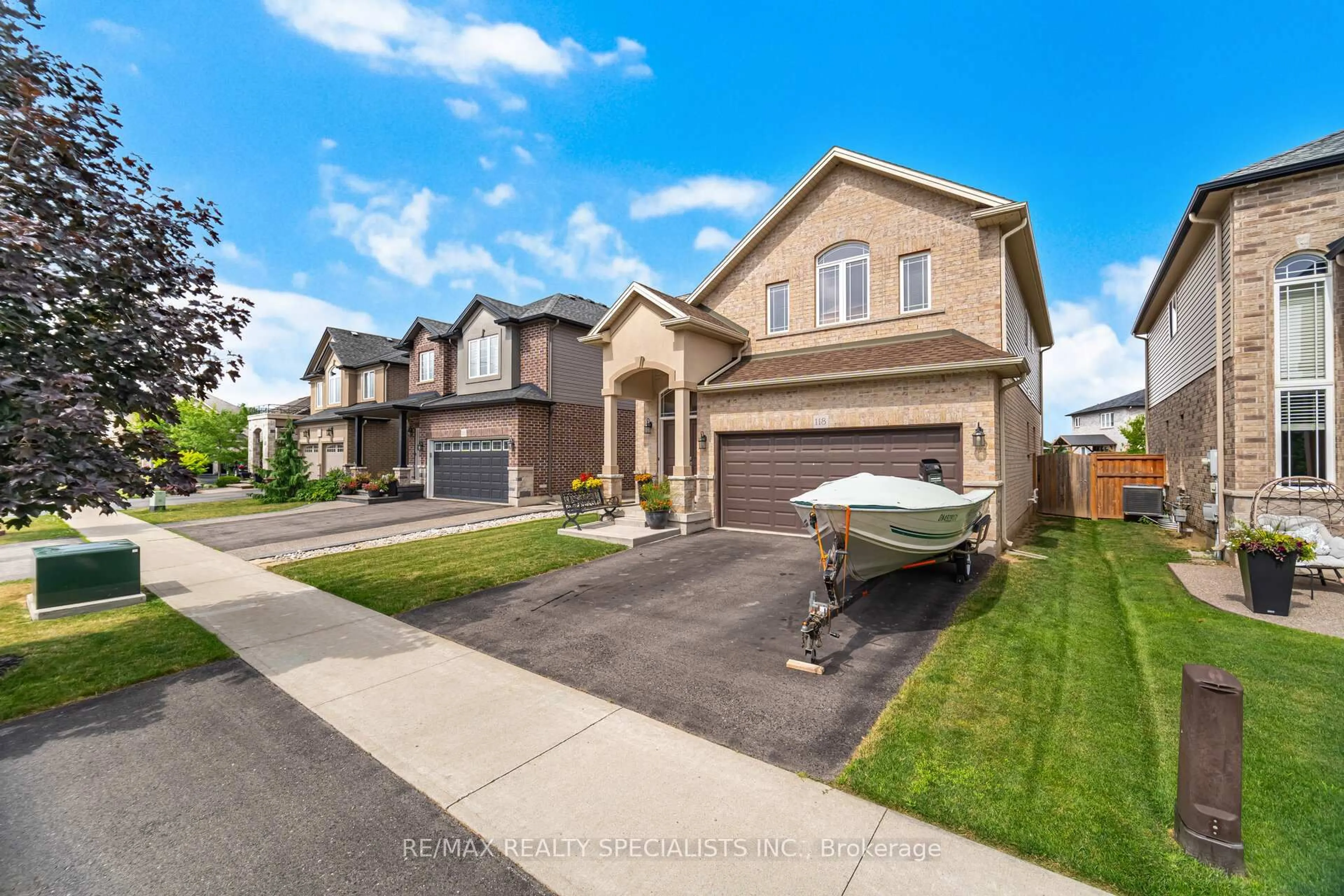 Home with brick exterior material, street for 118 Lampman Dr, Grimsby Ontario L3M 0E7