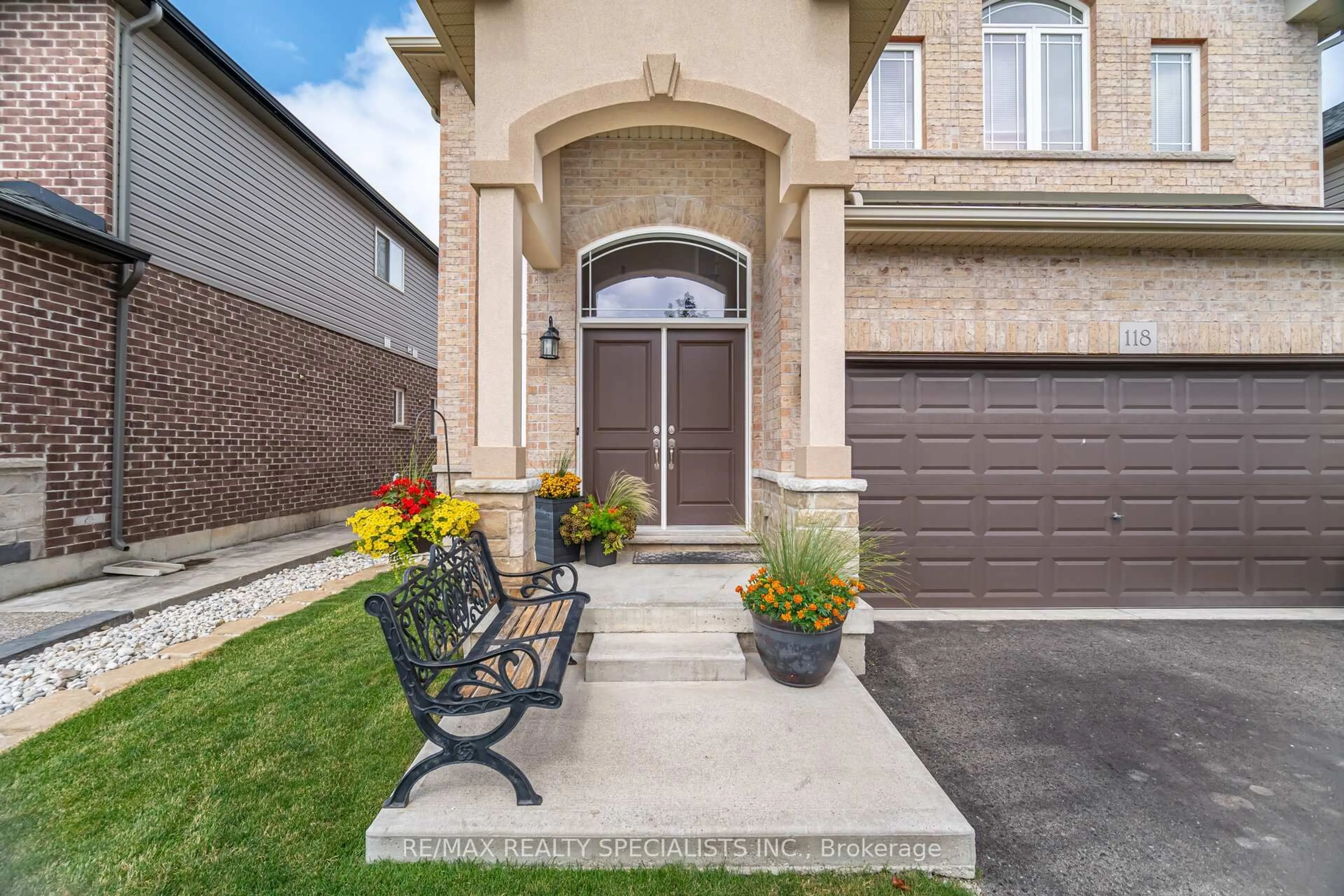 Unknown for 118 Lampman Dr, Grimsby Ontario L3M 0E7