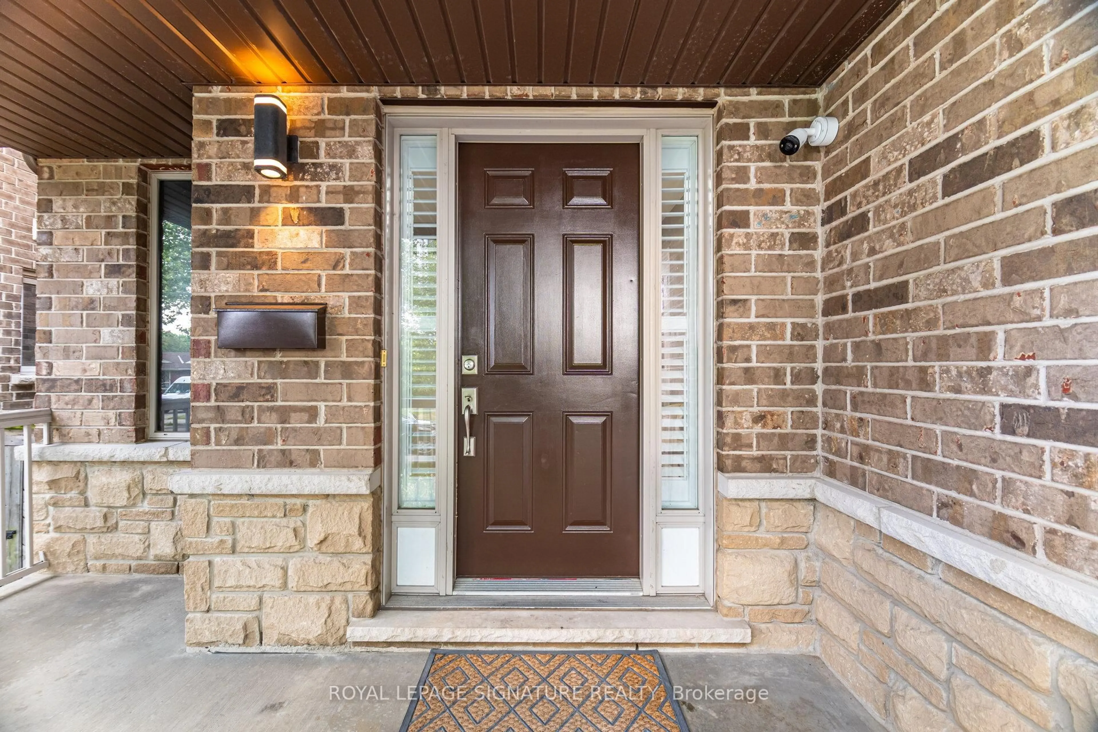 Indoor entryway for 169 East 8th St, Hamilton Ontario L9A 4Y7