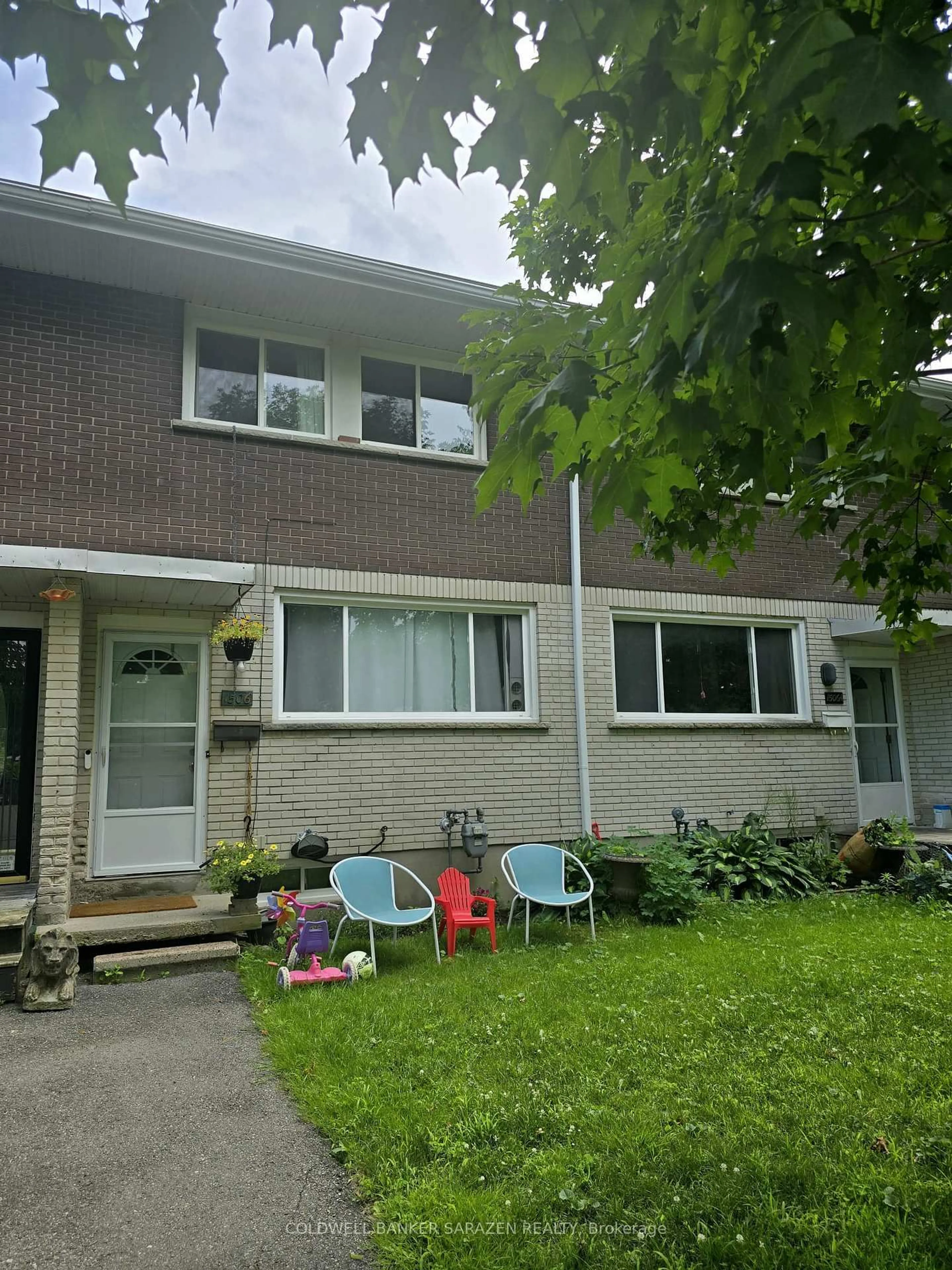 Patio, street for 1506 Lepage Ave, Ottawa Ontario K1Z 8C9