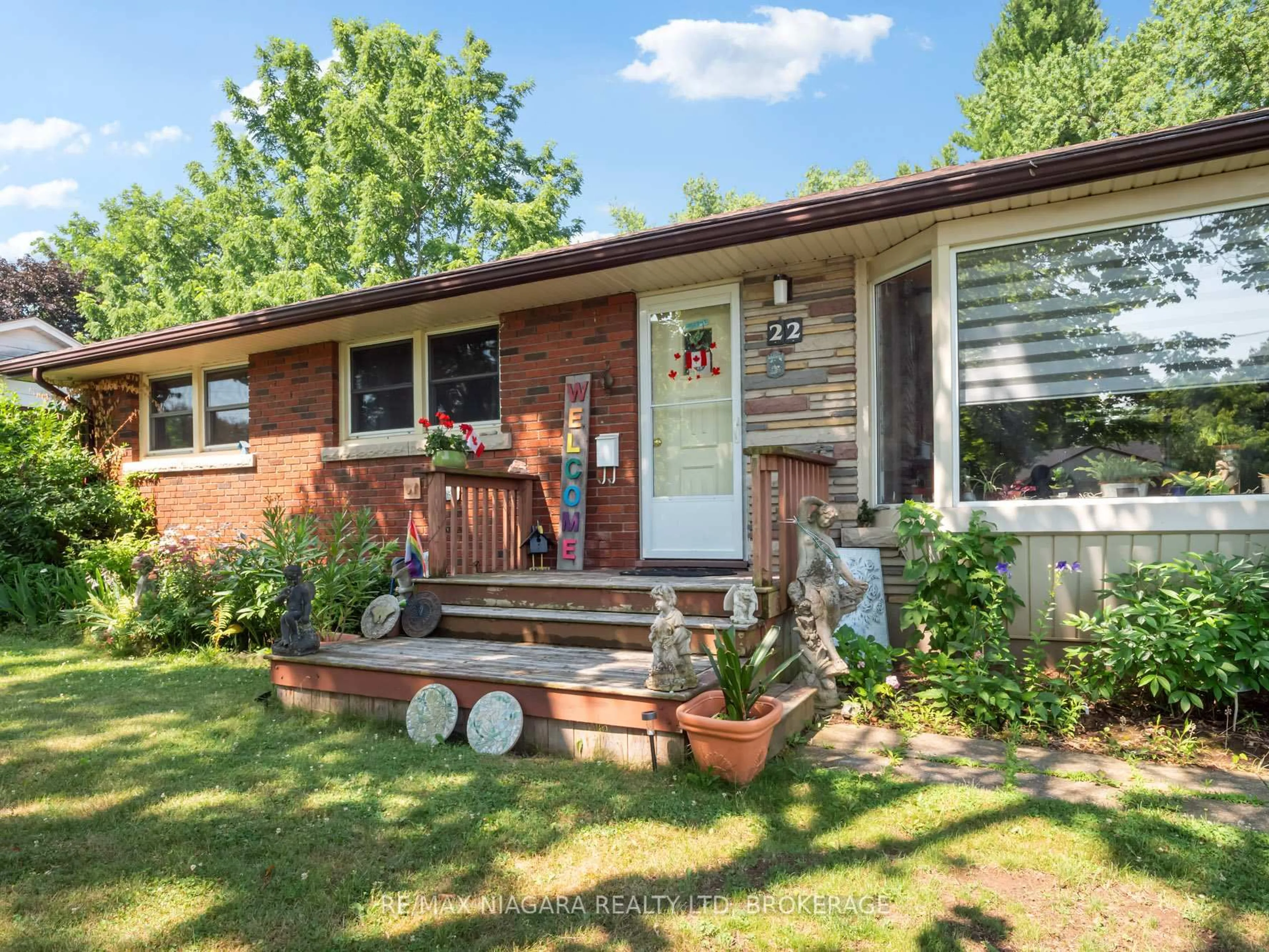 Home with brick exterior material, street for 22 Lorimer St, Pelham Ontario L0S 1E3