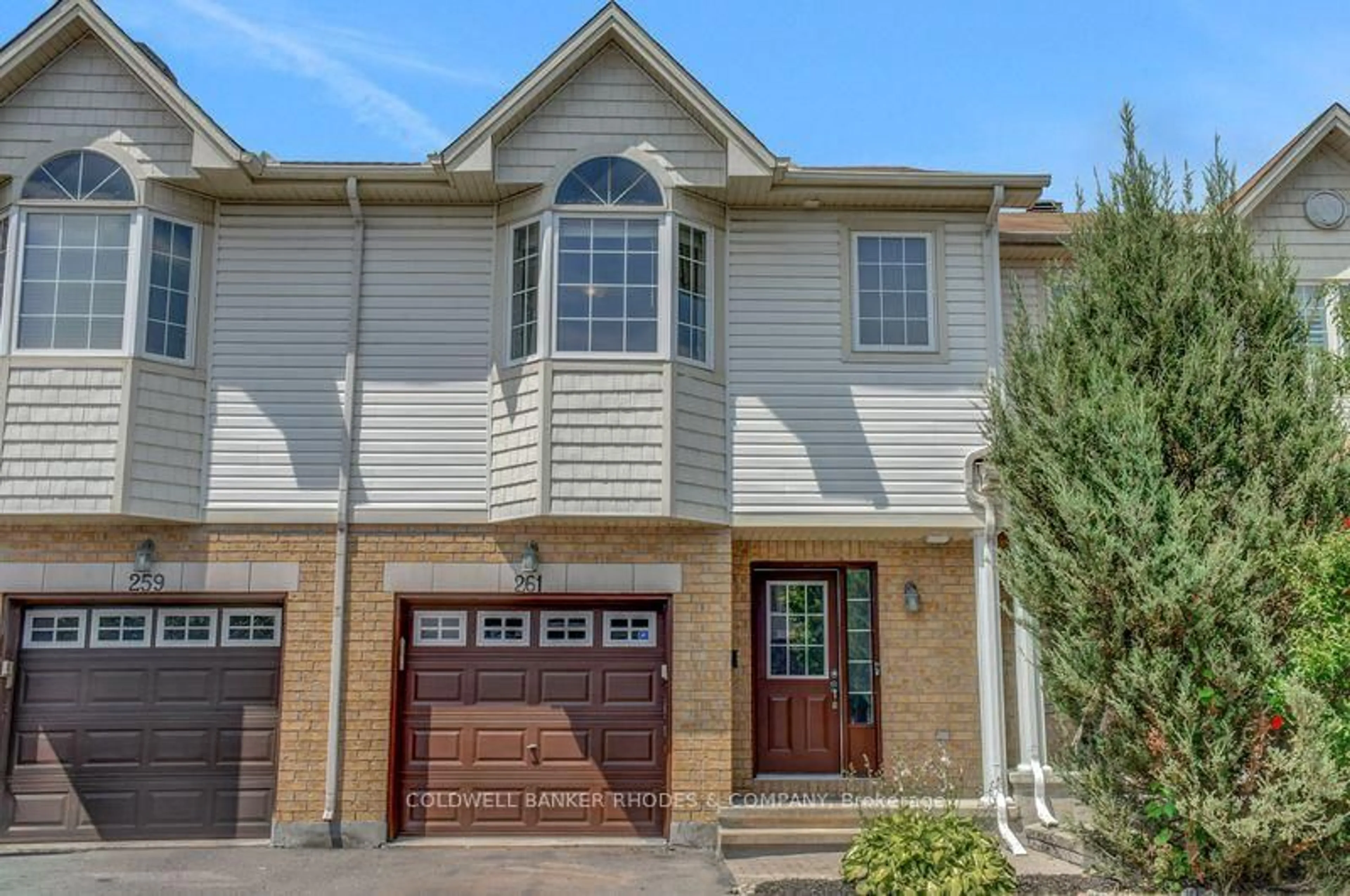 Home with vinyl exterior material, street for 261 Rolling Meadow Cres, Ottawa Ontario K1W 0A8