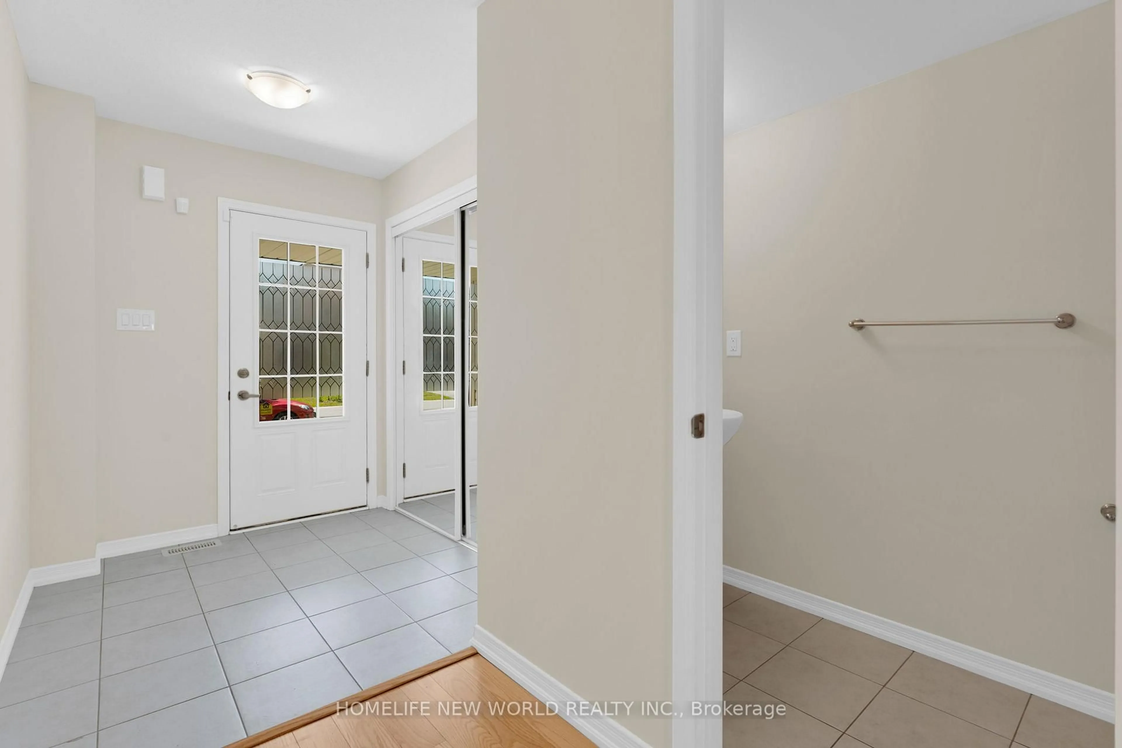 Indoor entryway for 7744 Dockweed Dr, Niagara Falls Ontario L2H 3S2