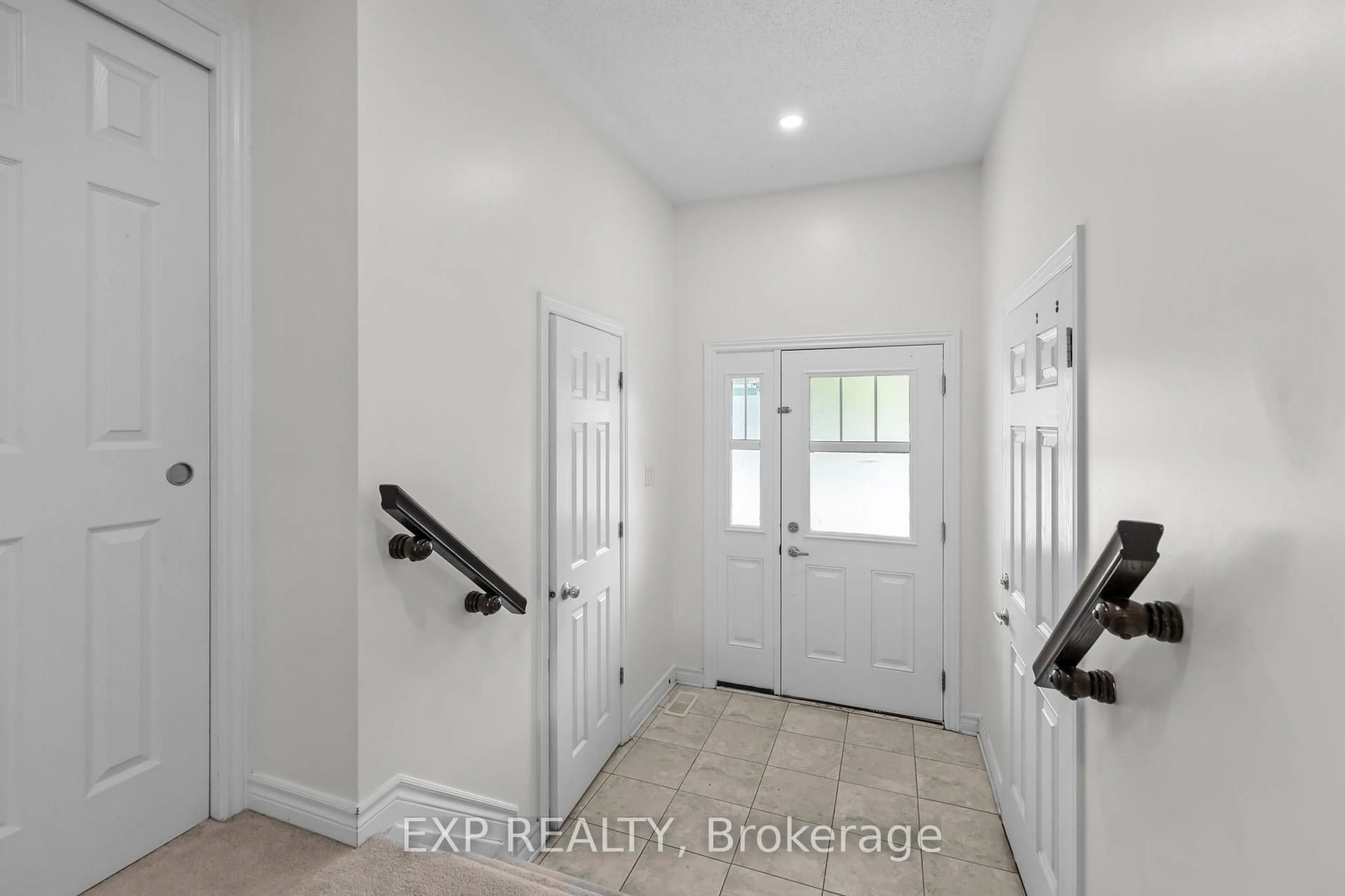 Indoor entryway for 213 Mancini Way, Ottawa Ontario K2J 3V1