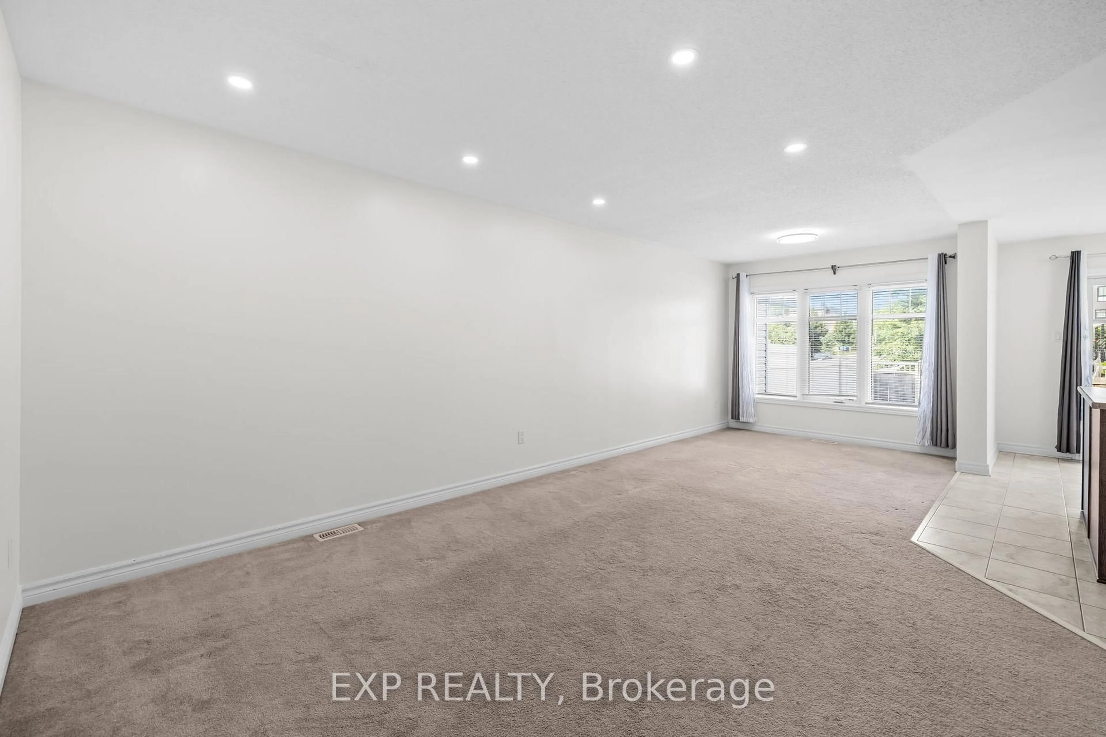 A pic of a room for 213 Mancini Way, Ottawa Ontario K2J 3V1