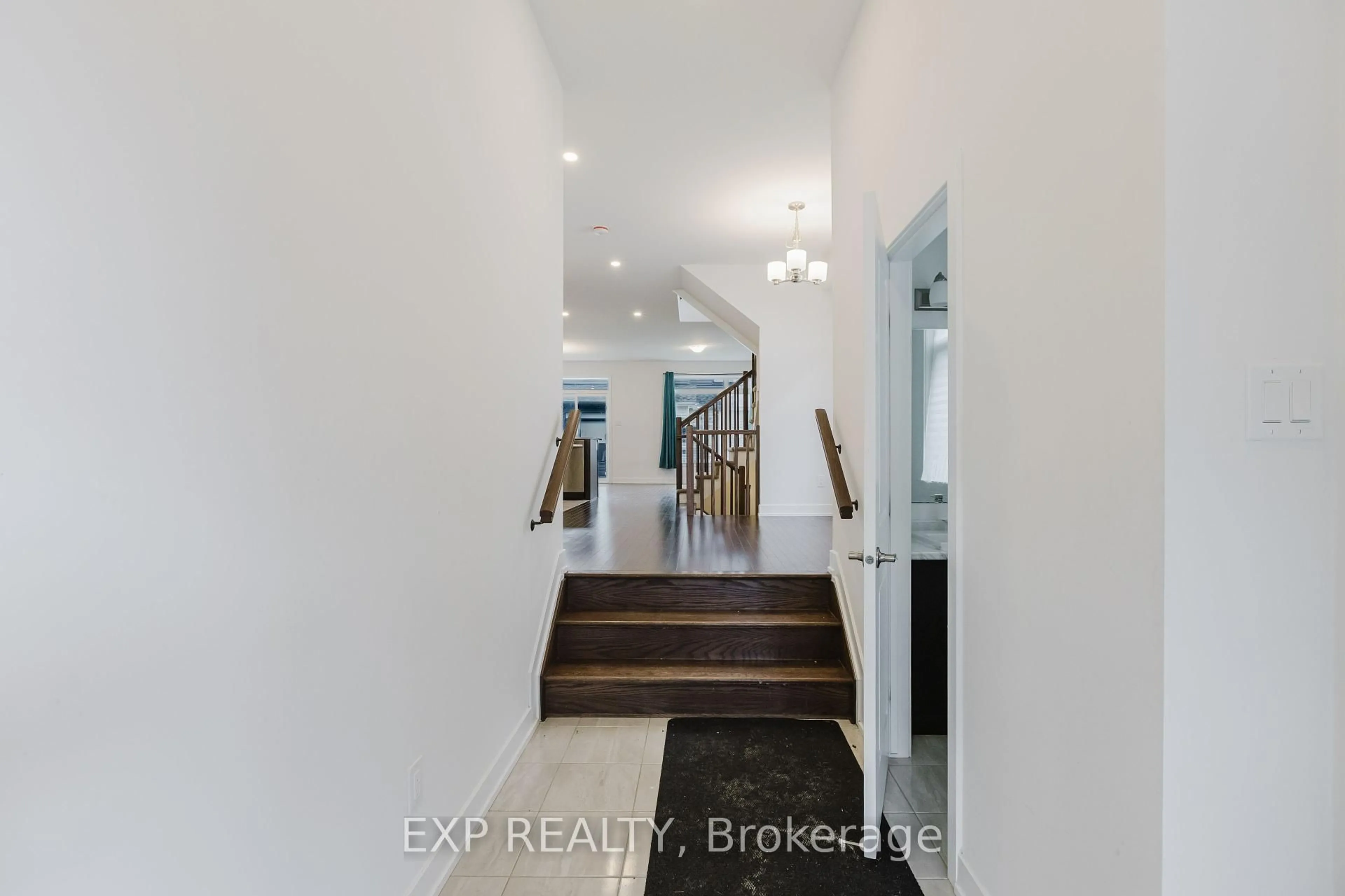 Indoor entryway for 808 Mochi Circ, Ottawa Ontario K2J 6Y9