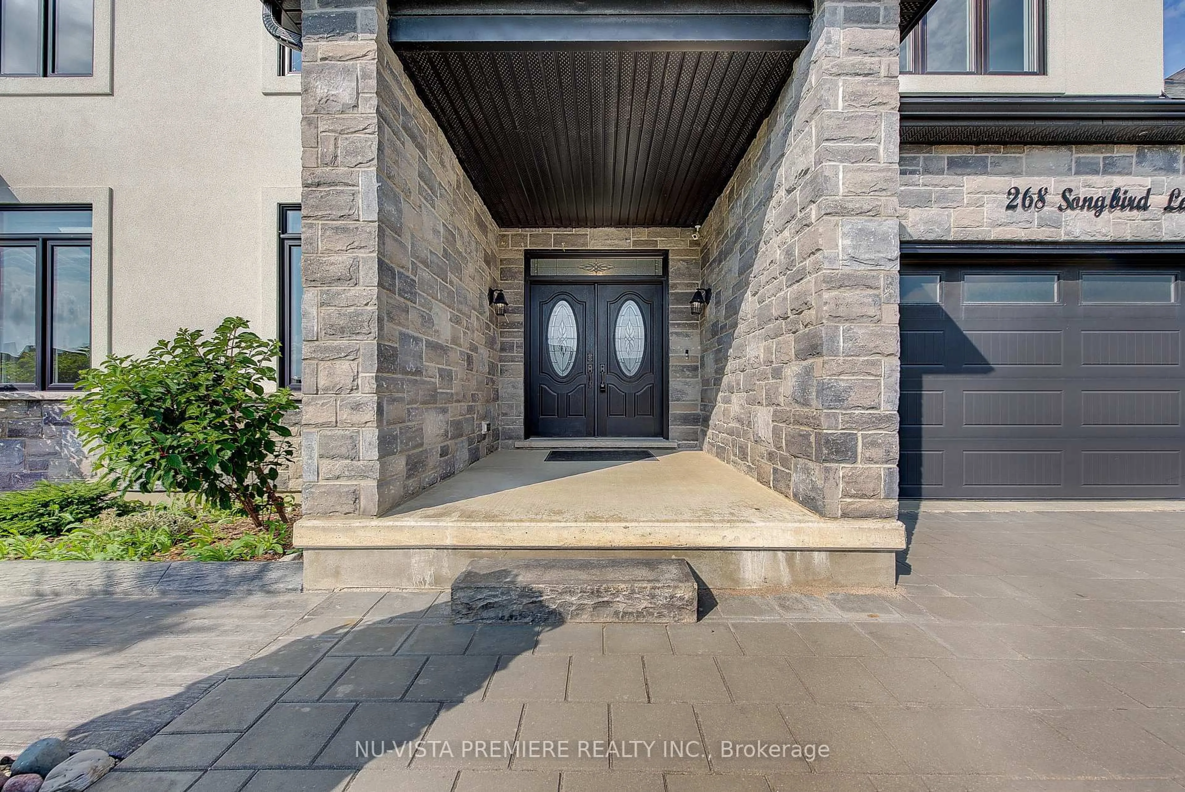 Indoor entryway for 268 SONGBIRD Lane, Middlesex Centre Ontario N0M 2A0