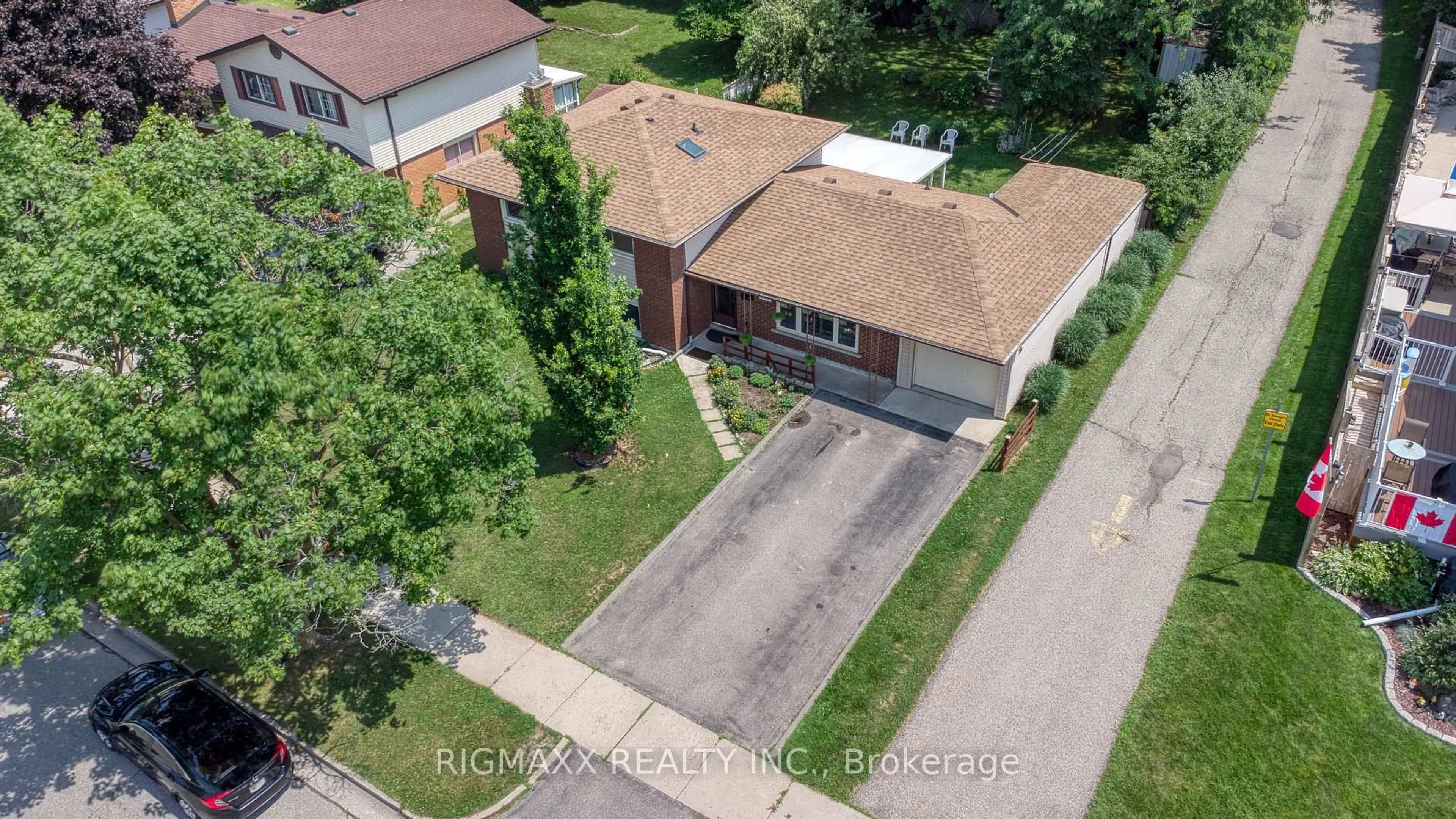 A pic from outside/outdoor area/front of a property/back of a property/a pic from drone, street for 619 Forest Hill Dr, Kitchener Ontario N2N 1A1