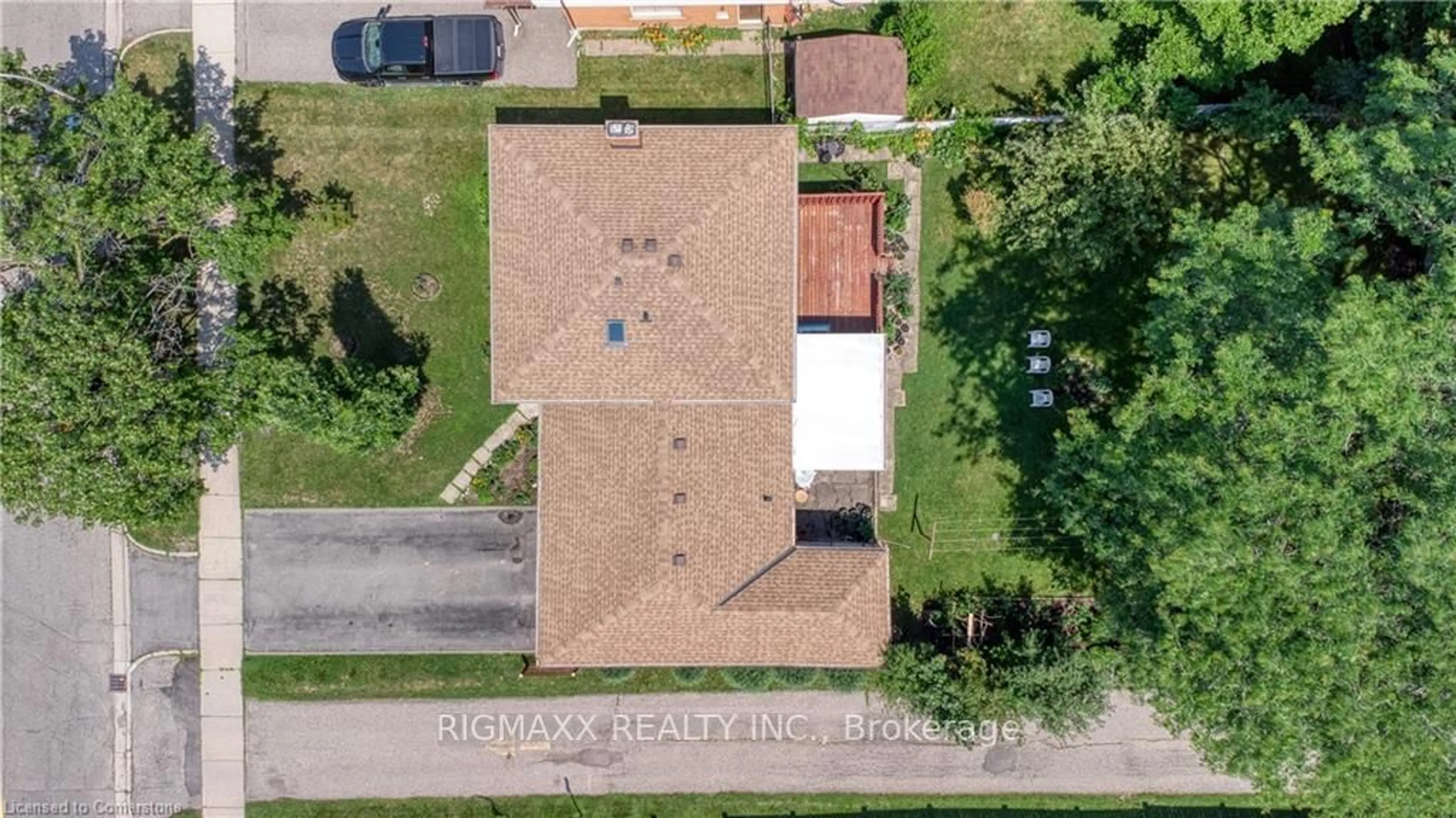 A pic from outside/outdoor area/front of a property/back of a property/a pic from drone, street for 619 Forest Hill Dr, Kitchener Ontario N2N 1A1