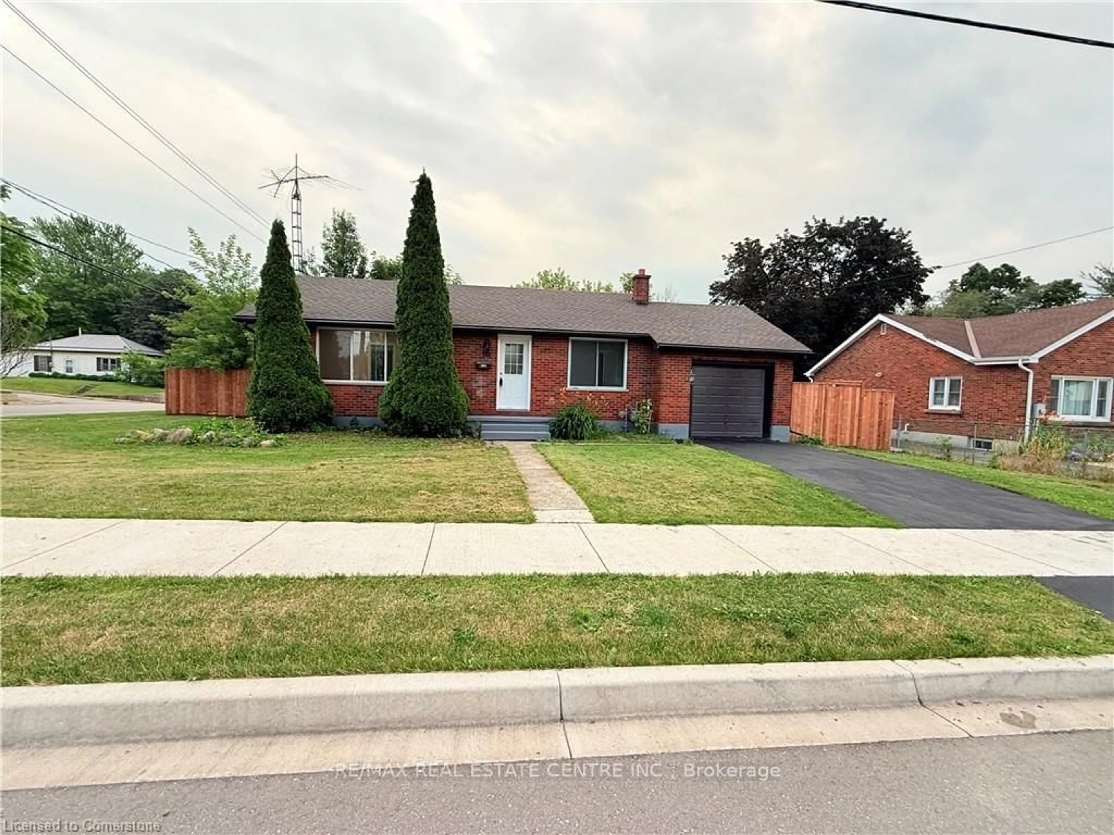 Home with brick exterior material, street for 266 Fifth Ave, Woodstock Ontario N4S 2G1