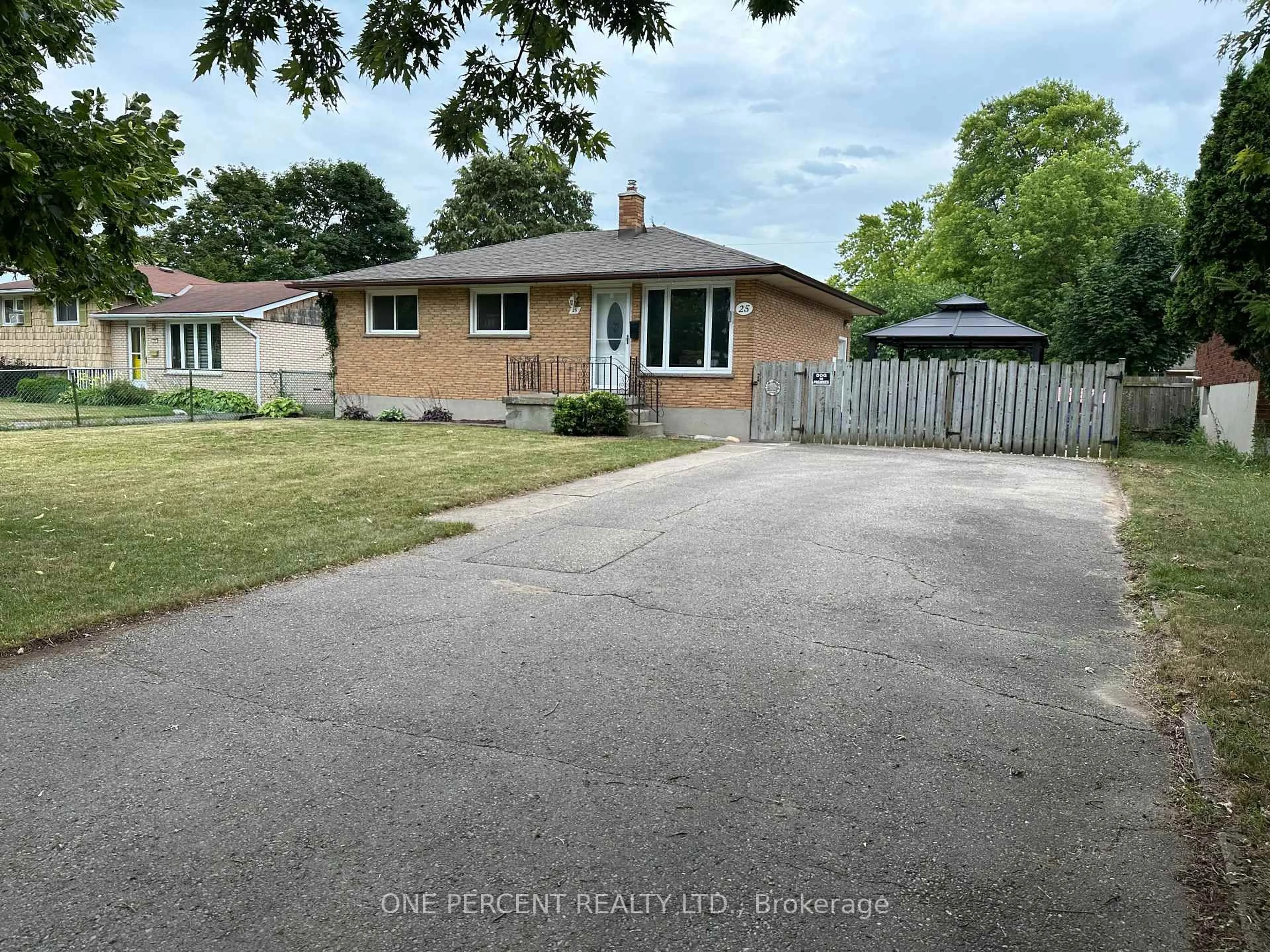 A pic from outside/outdoor area/front of a property/back of a property/a pic from drone, street for 25 Hawkesbury Ave, London East Ontario N5V 2J9
