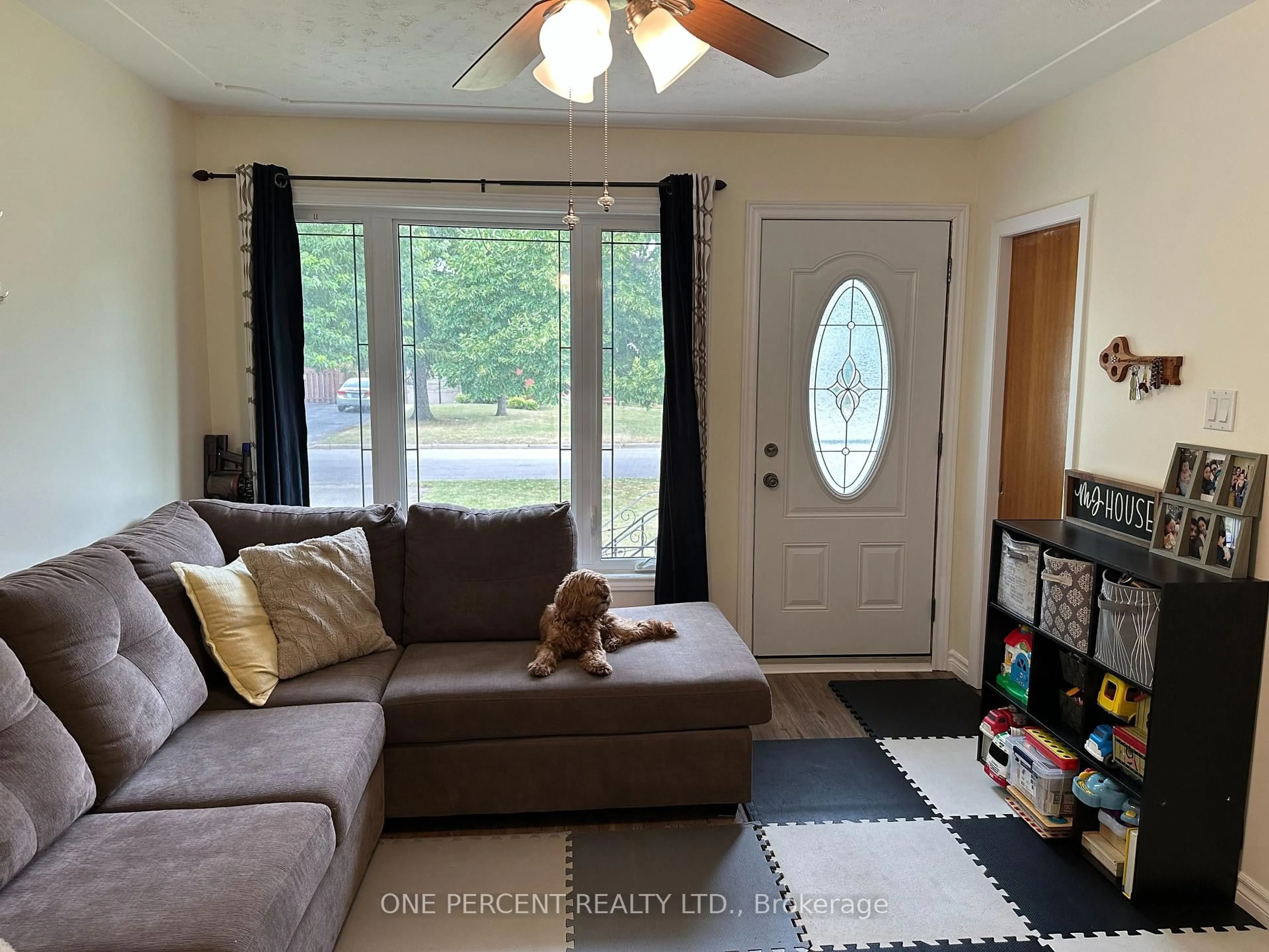 Living room with furniture, unknown for 25 Hawkesbury Ave, London East Ontario N5V 2J9