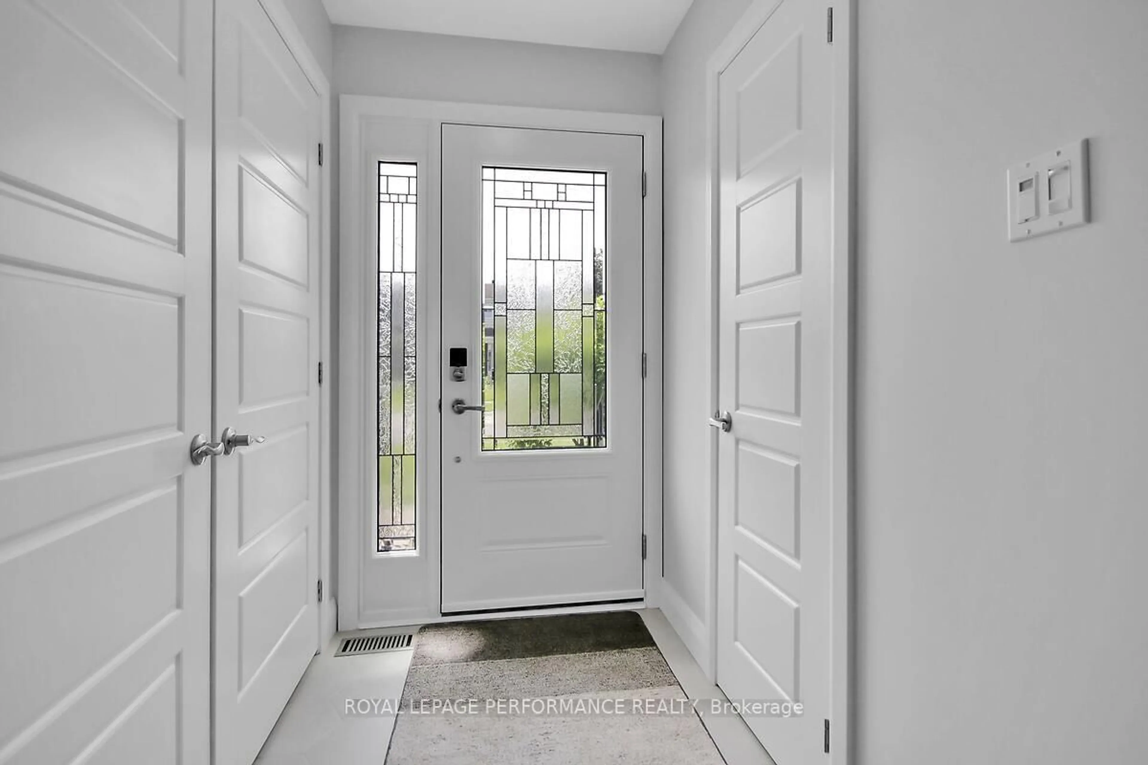 Indoor entryway for 6343 Viseneau Dr, Ottawa Ontario K1C 2G8