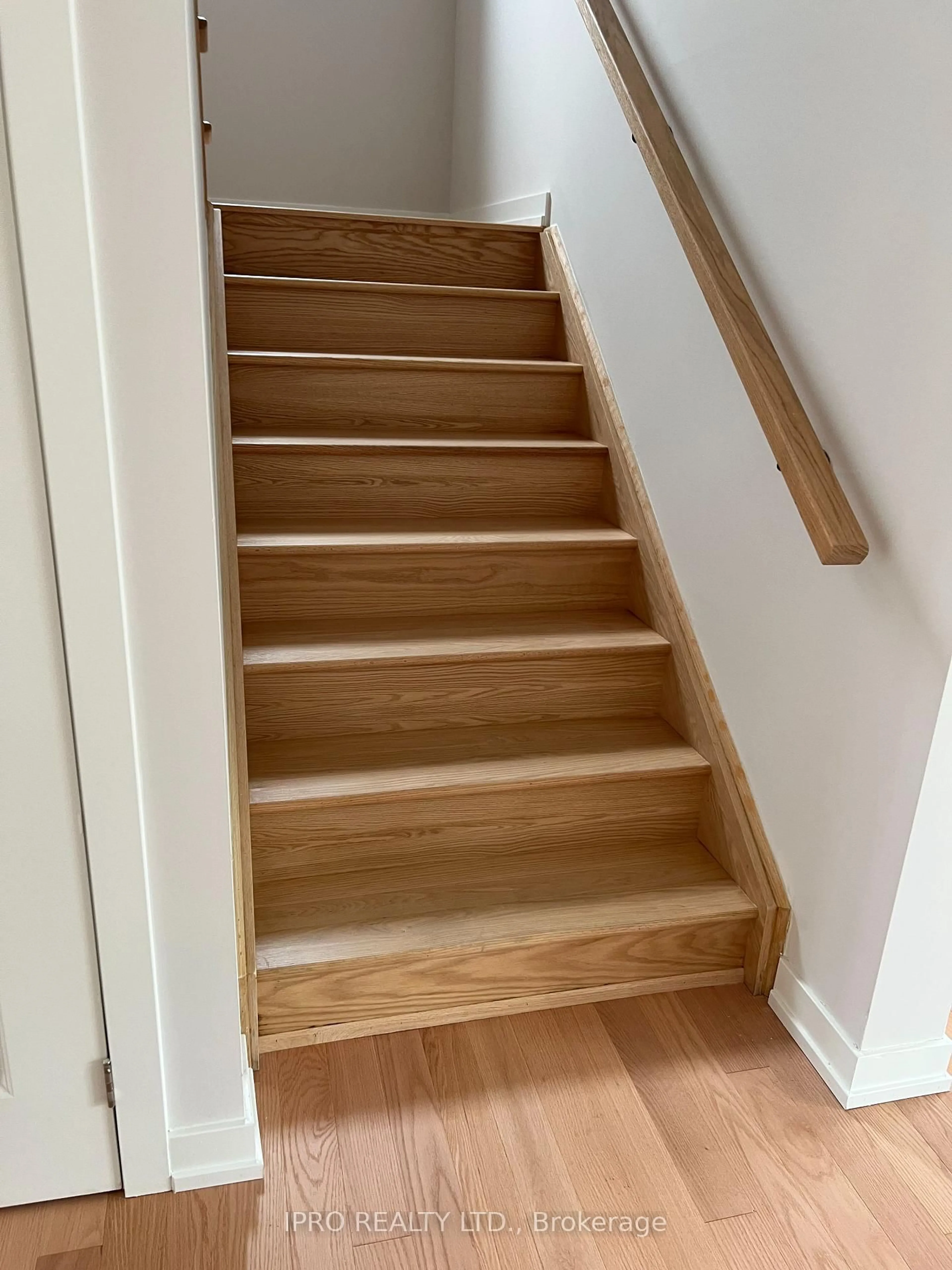 Stairs for 14 Bird St, Norfolk Ontario N3Y 0G9