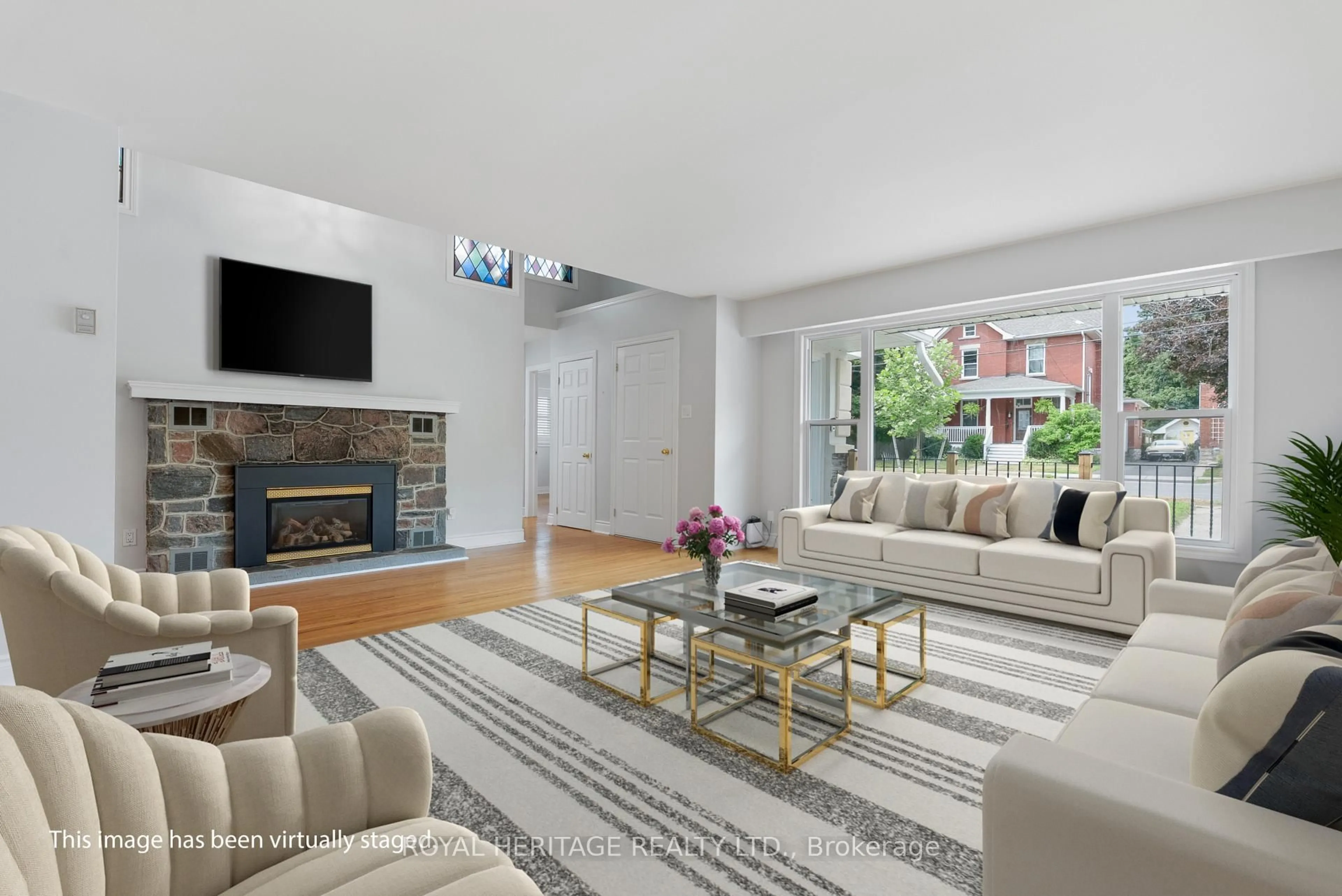 Living room with furniture, unknown for 30 Albert St, Kawartha Lakes Ontario K9V 3G7