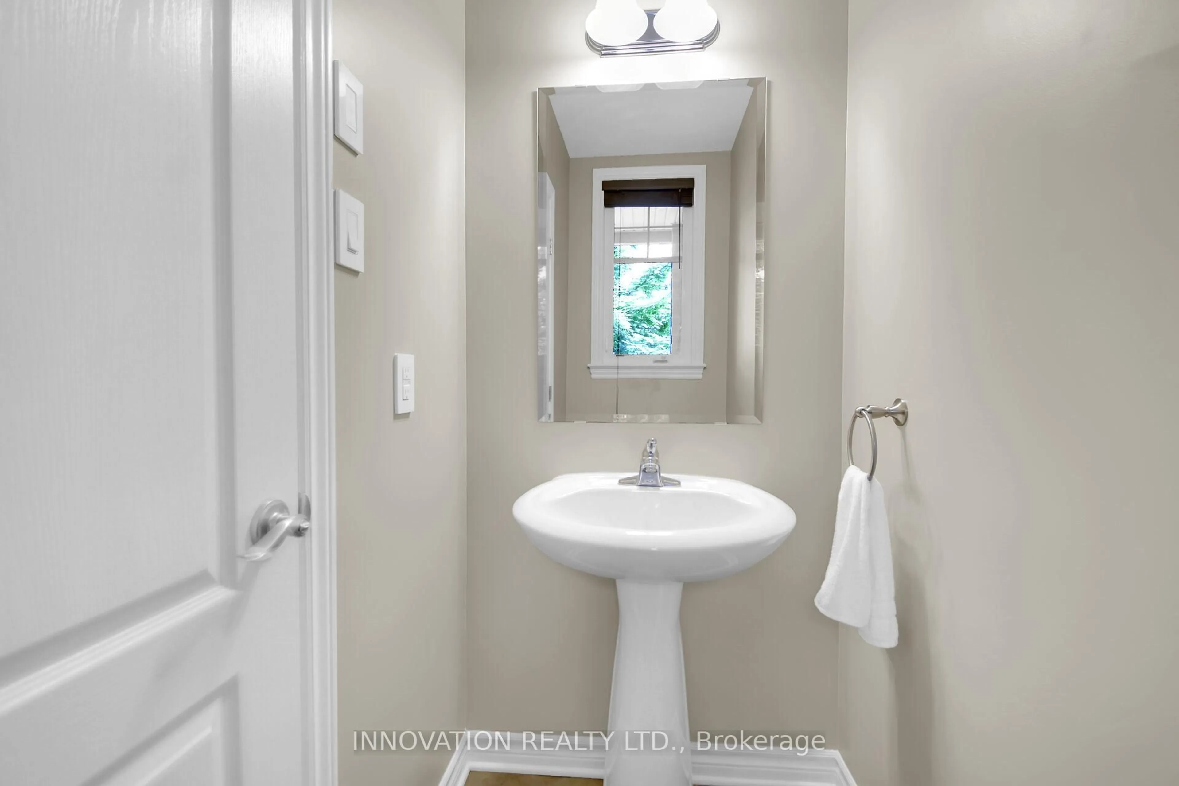 Standard bathroom, ceramic/tile floor for 674 White Alder Ave, Ottawa Ontario K1T 0E7
