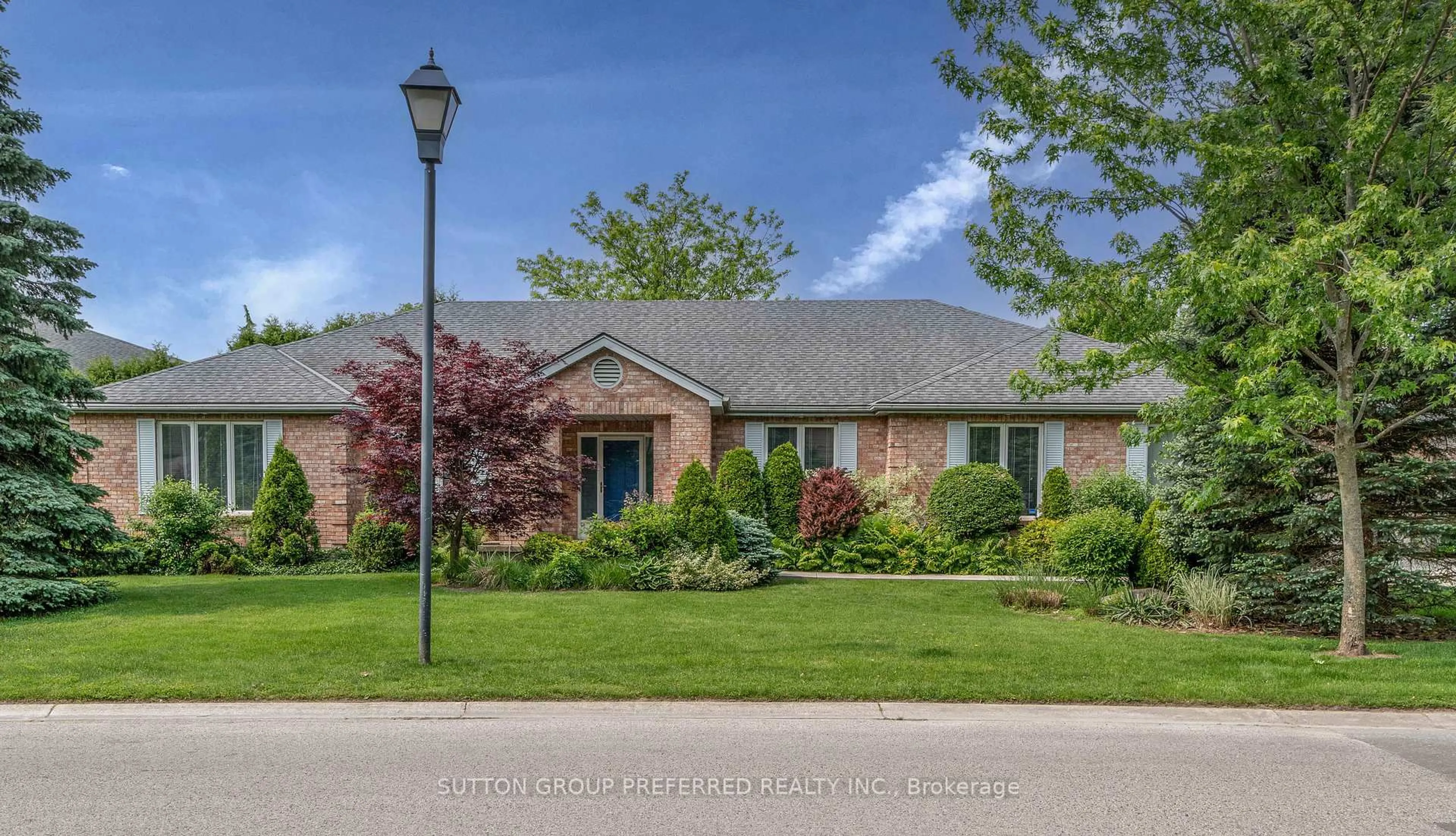 Home with brick exterior material, street for 1 Highland Woods Crt, London South Ontario N6C 5W9