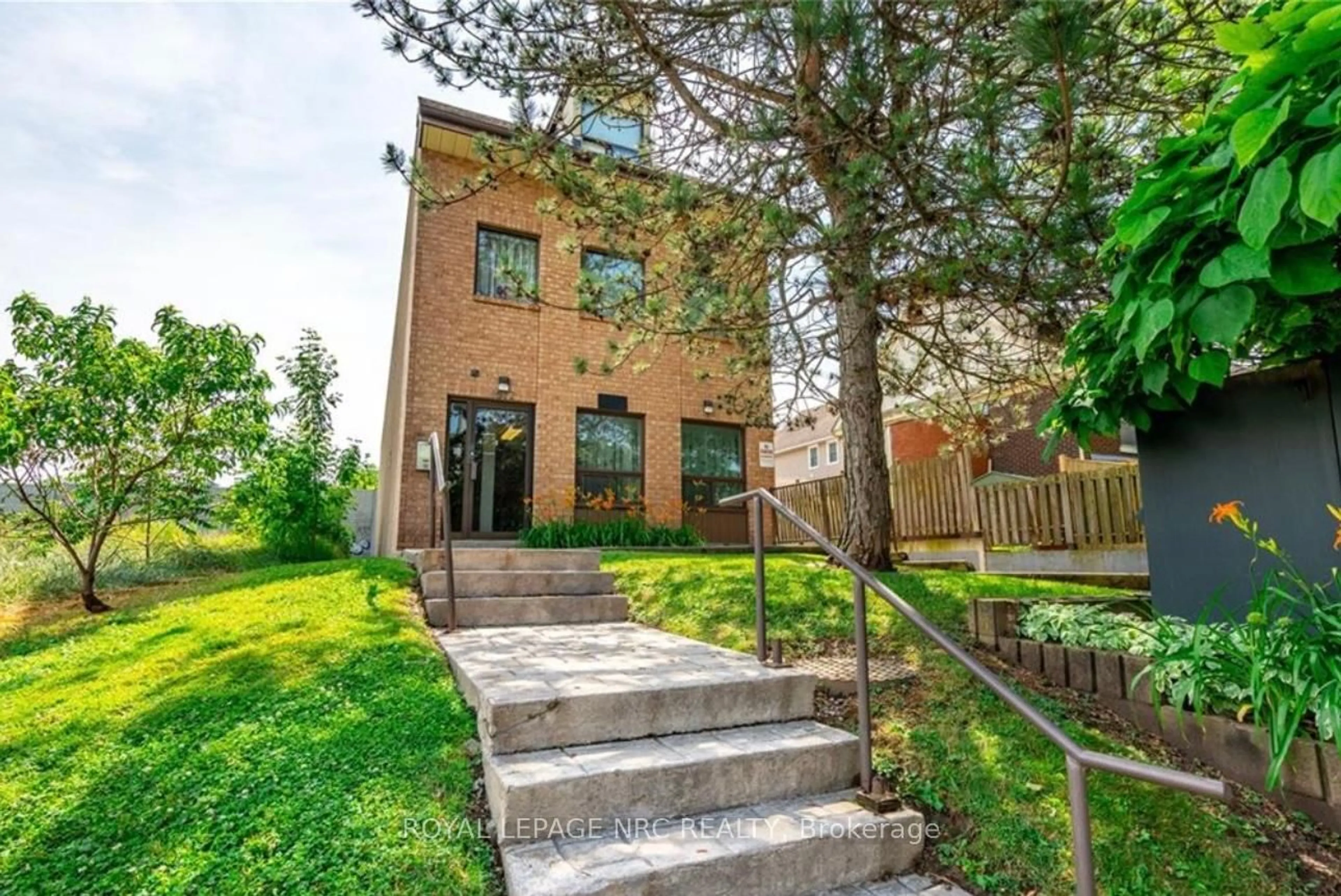 Home with brick exterior material, street for 4872 Valley Way #3, Niagara Falls Ontario L2E 1W3