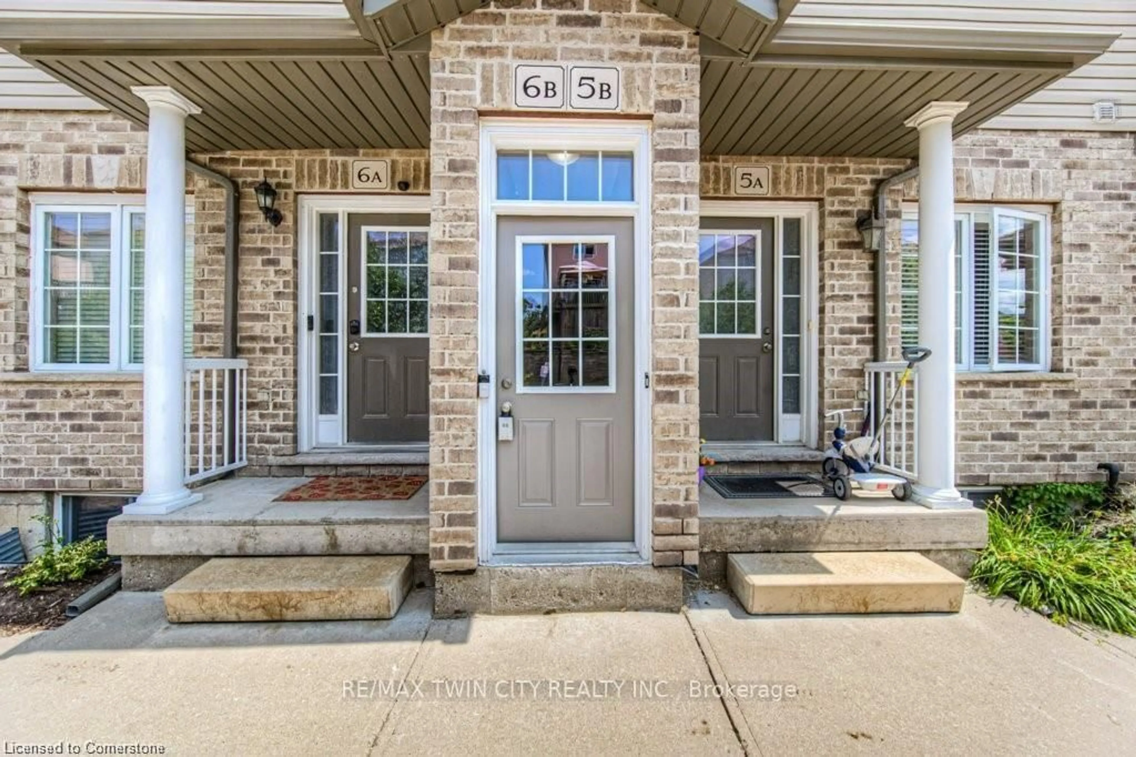 Indoor entryway for 38 Howe Dr #6B, Kitchener Ontario N2E 0E3