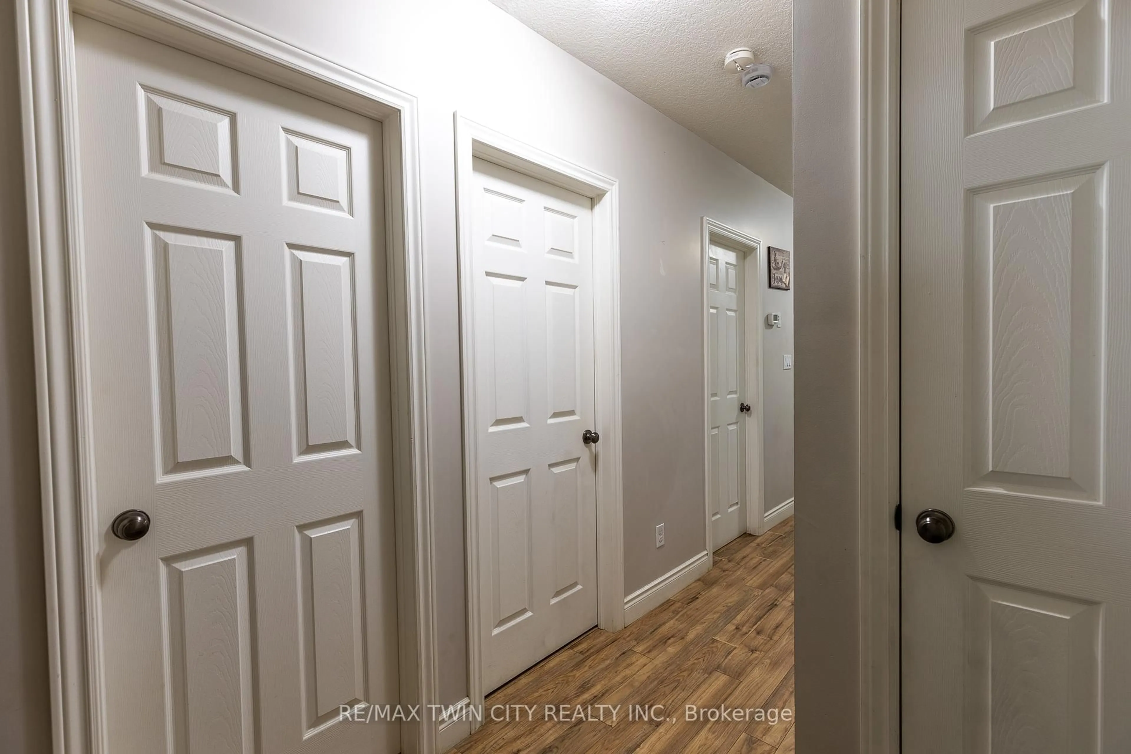 Indoor entryway for 38 Howe Dr #6B, Kitchener Ontario N2E 0E3